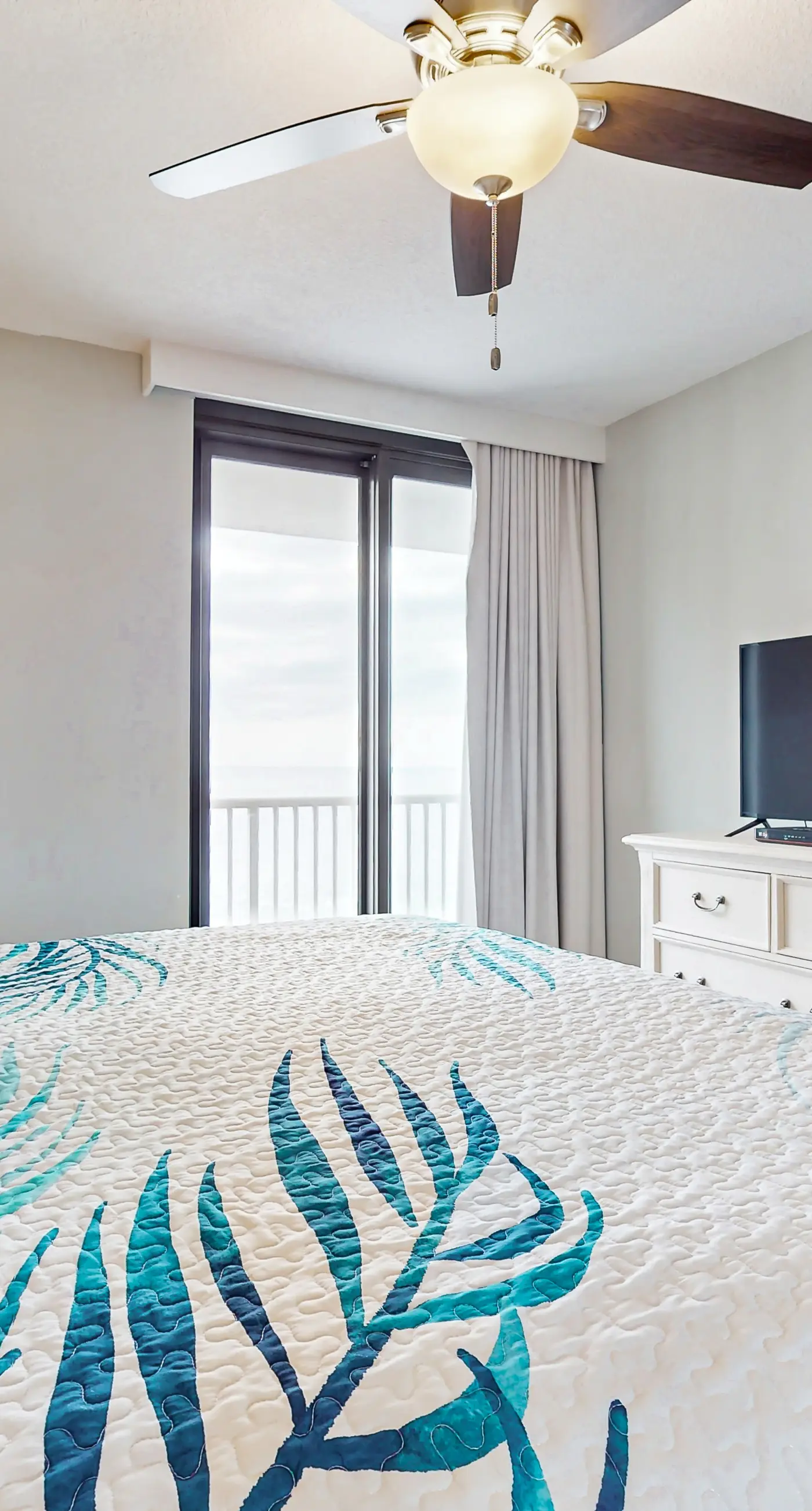 Gulf-front condo with balcony, hot tub & pools - snowbird-friendly