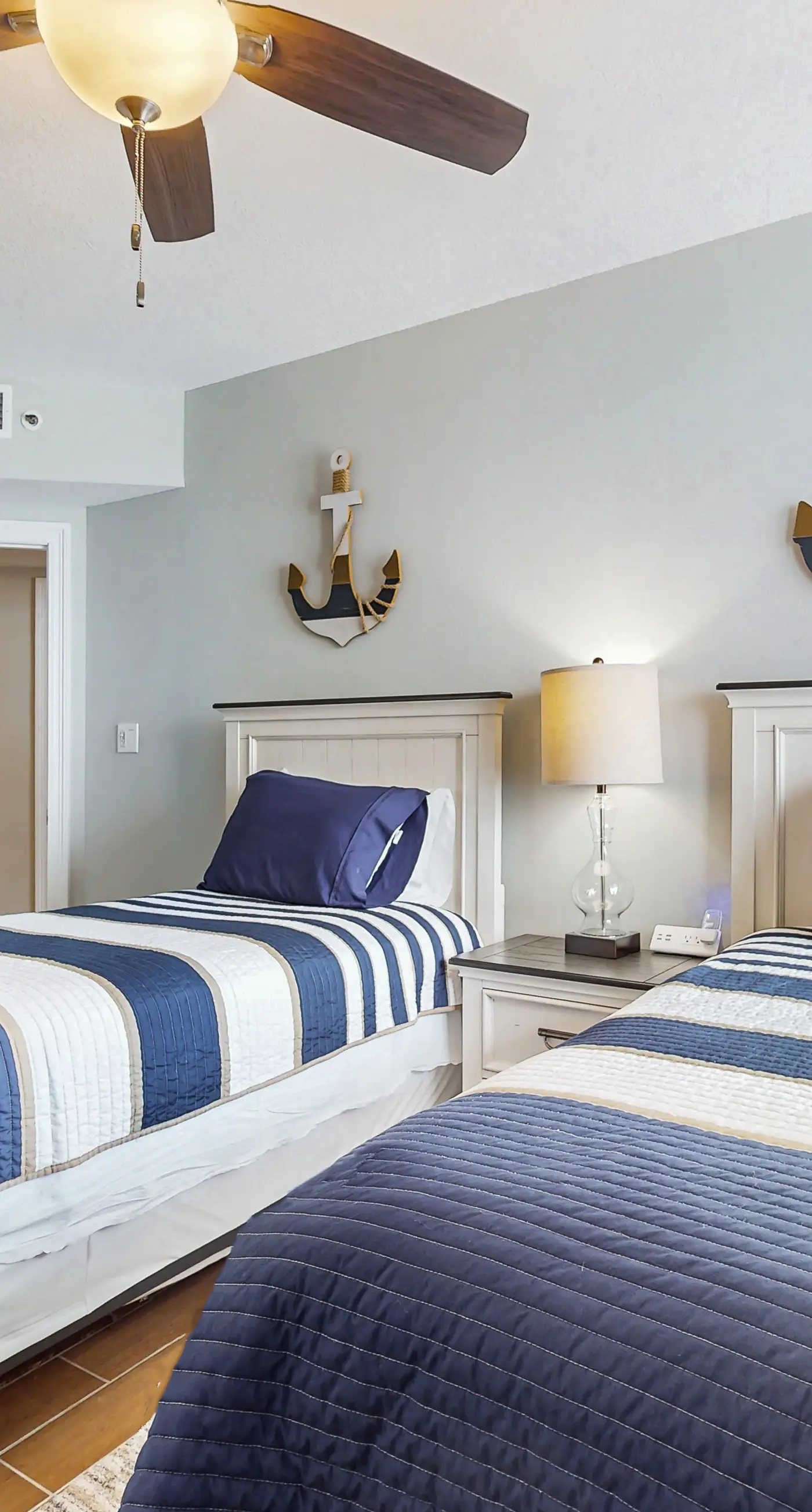 Gulf-front condo with balcony, hot tub & pools - snowbird-friendly