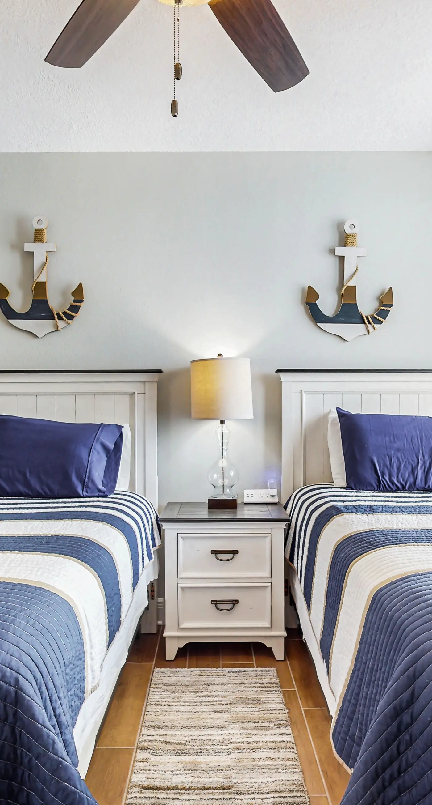 Gulf-front condo with balcony, hot tub & pools - snowbird-friendly