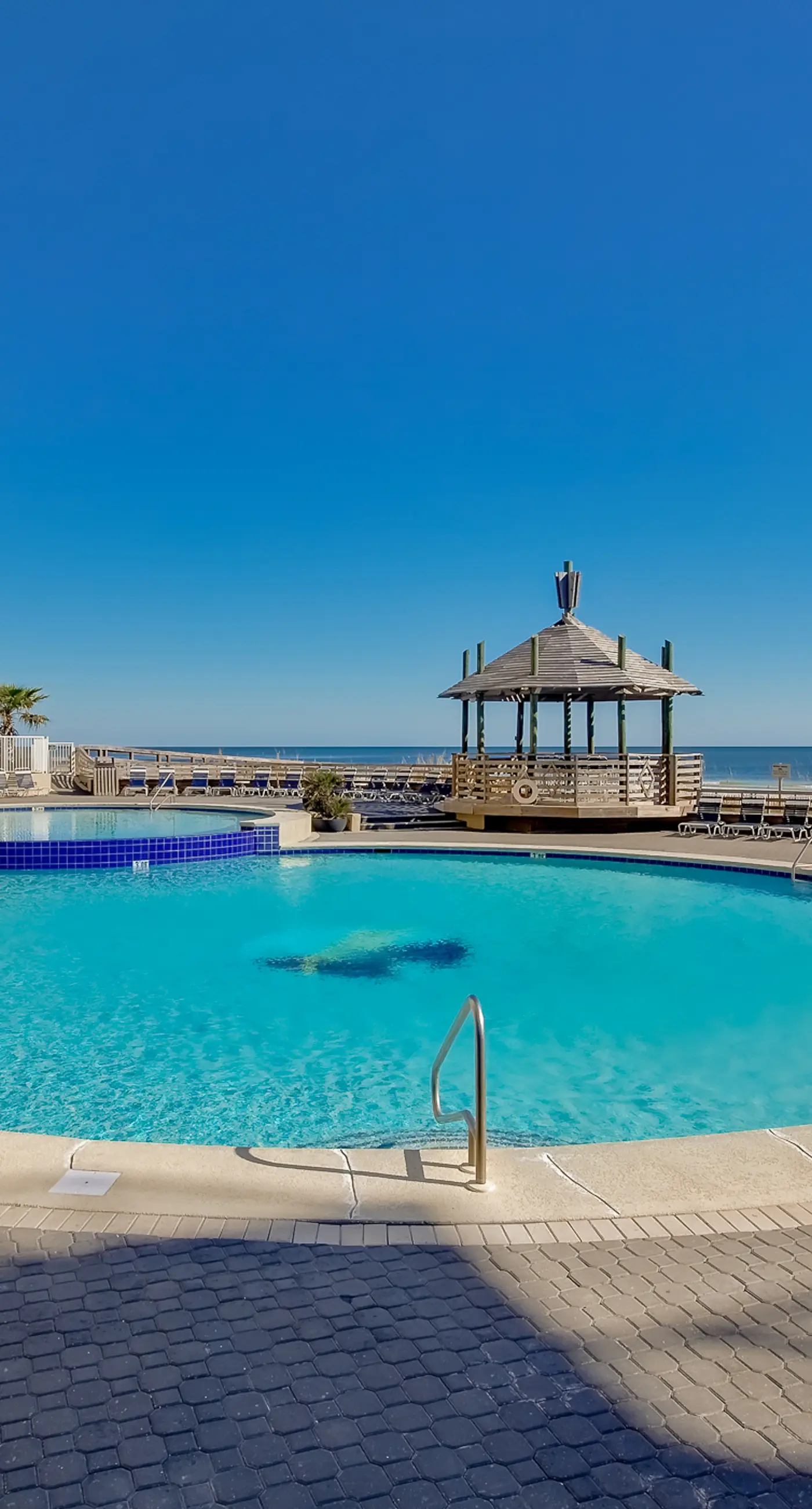 Gulf-front condo with balcony, hot tub & pools - snowbird-friendly