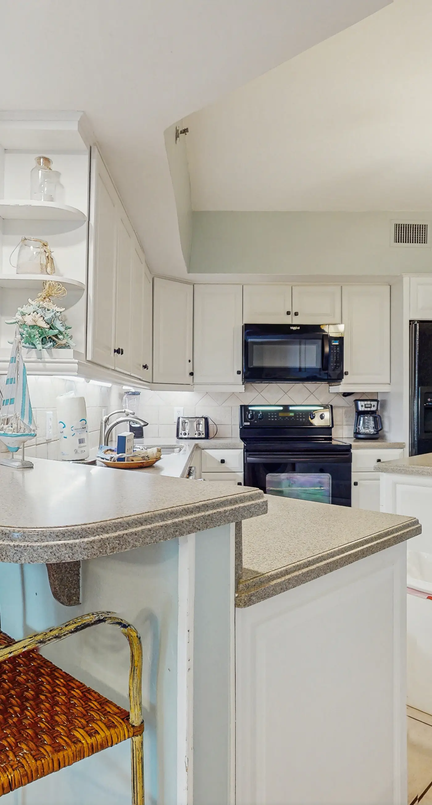 Gulf-front condo with easy beach access, gym, hot tub & pools