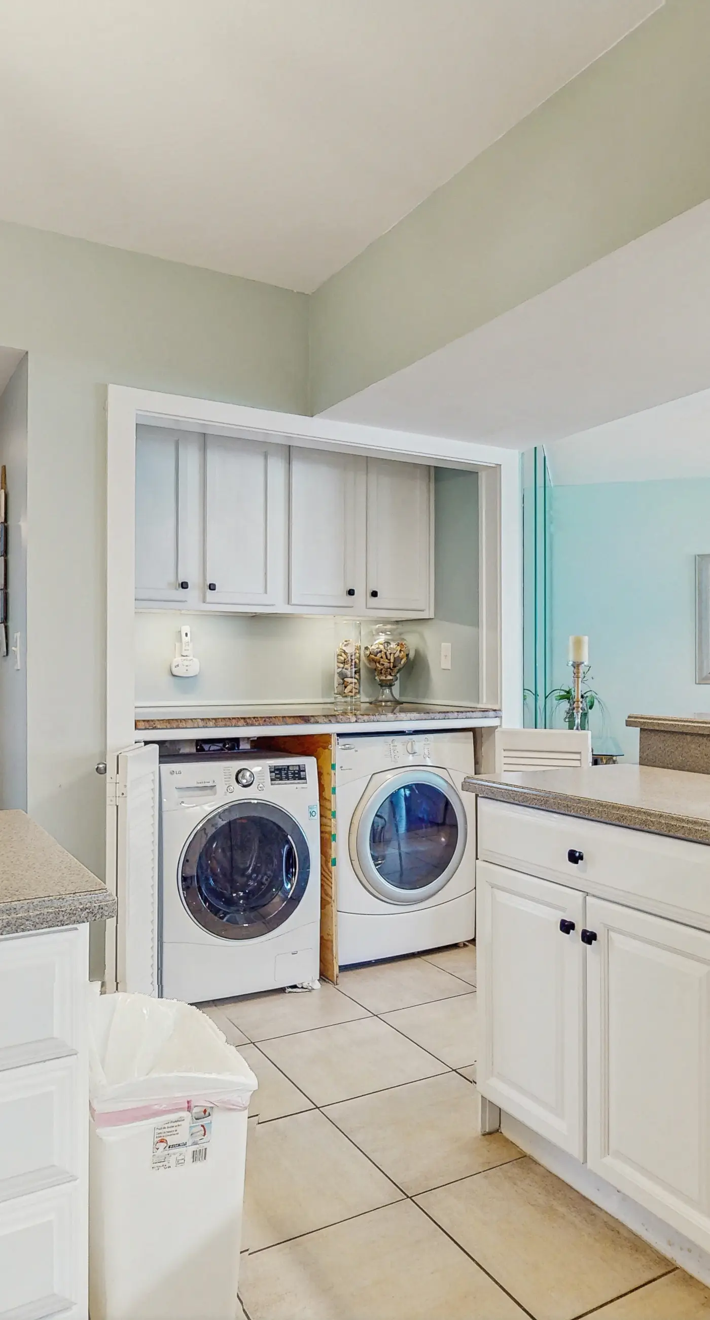 Gulf-front condo with easy beach access, gym, hot tub & pools