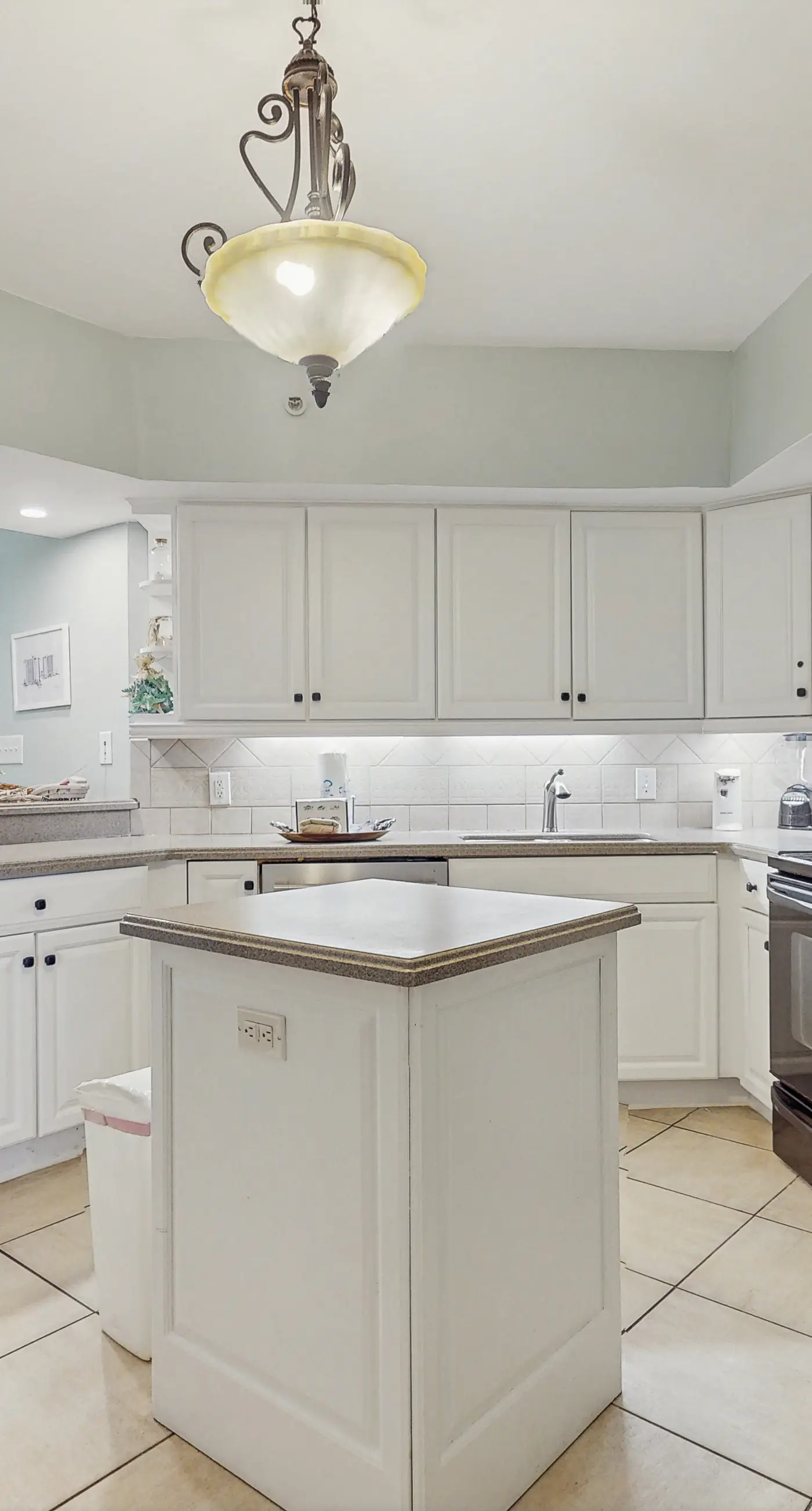 Gulf-front condo with easy beach access, gym, hot tub & pools