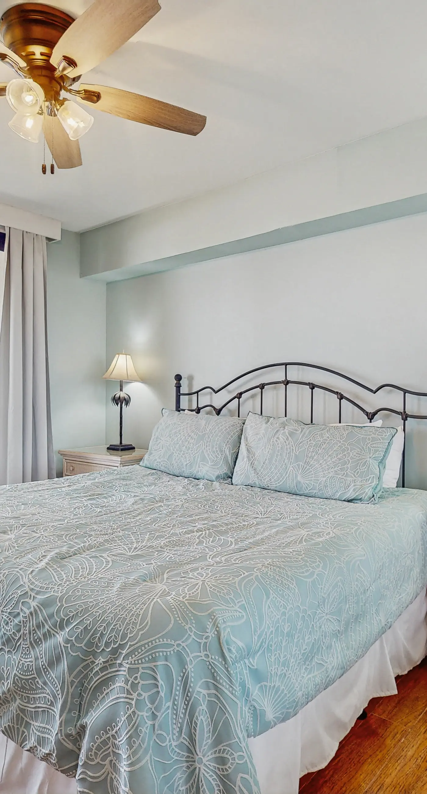 Gulf-front condo with easy beach access, gym, hot tub & pools