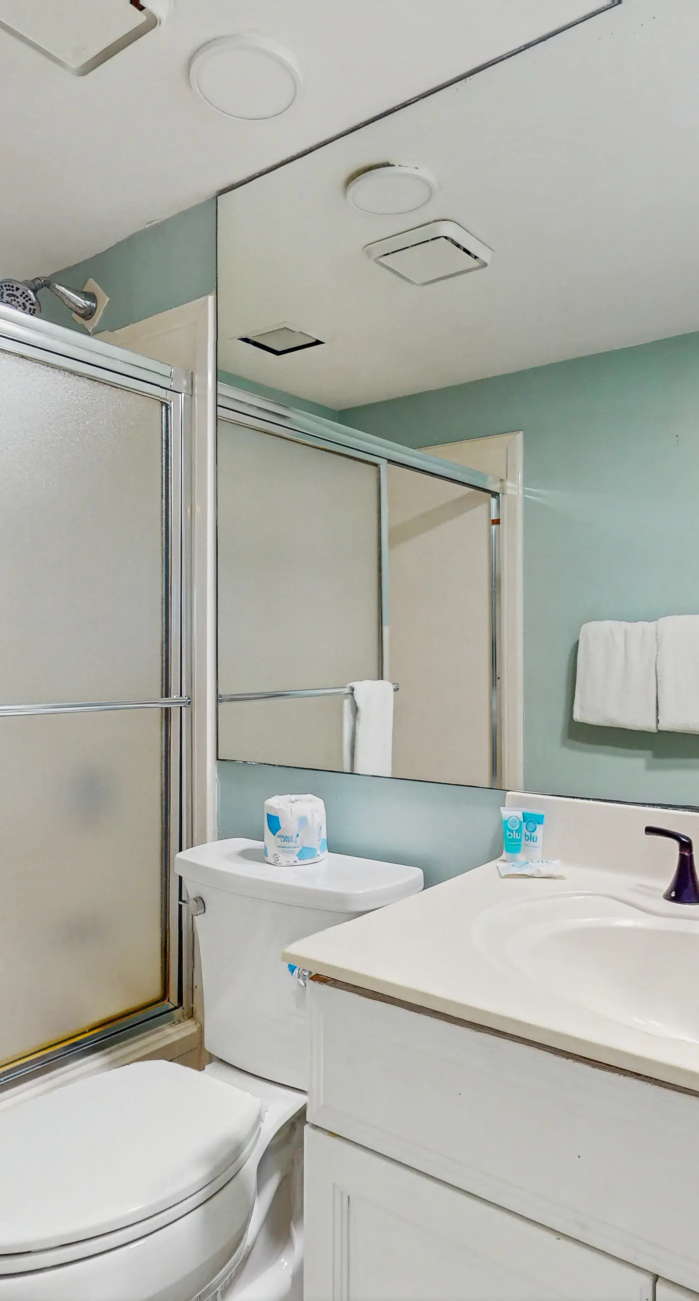 Gulf-front condo with easy beach access, gym, hot tub & pools