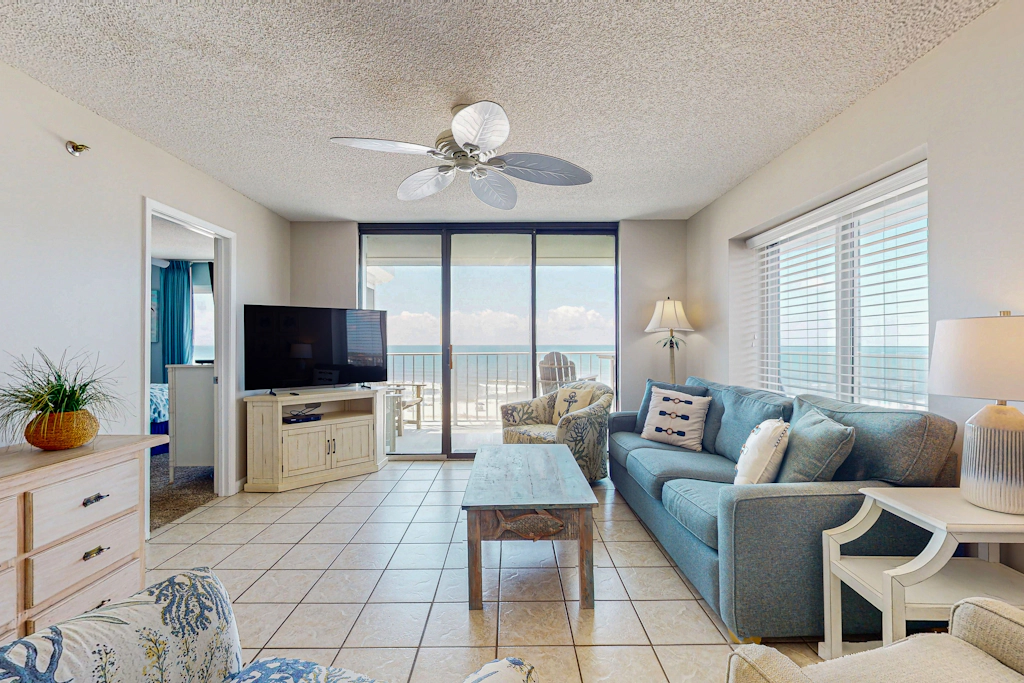 Beachfront condo w/ private, corner balcony, community pools, & a grilling area