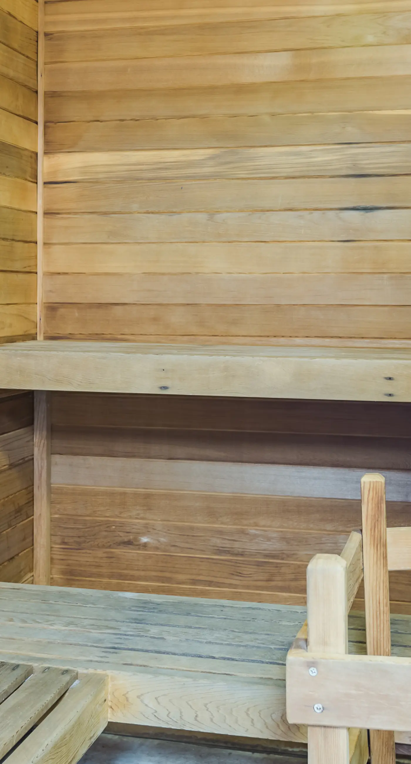 Beachfront condo w/ private, corner balcony, community pools, & a grilling area