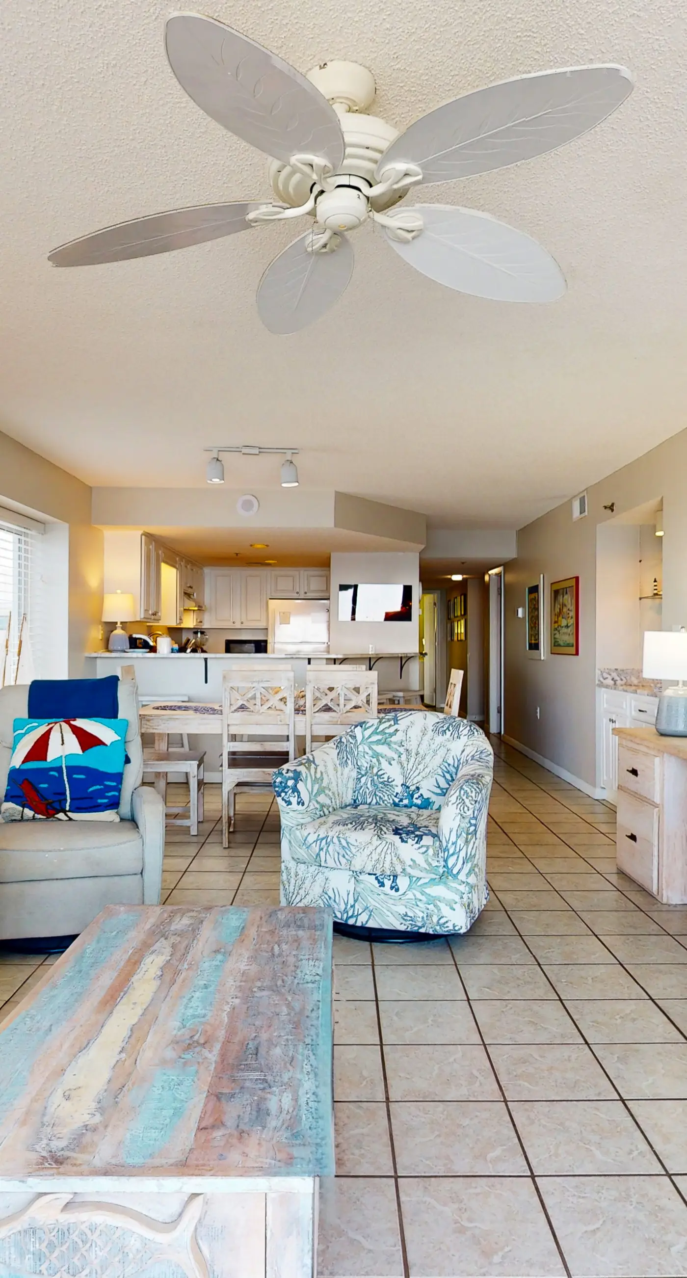 Beachfront condo w/ private, corner balcony, community pools, & a grilling area