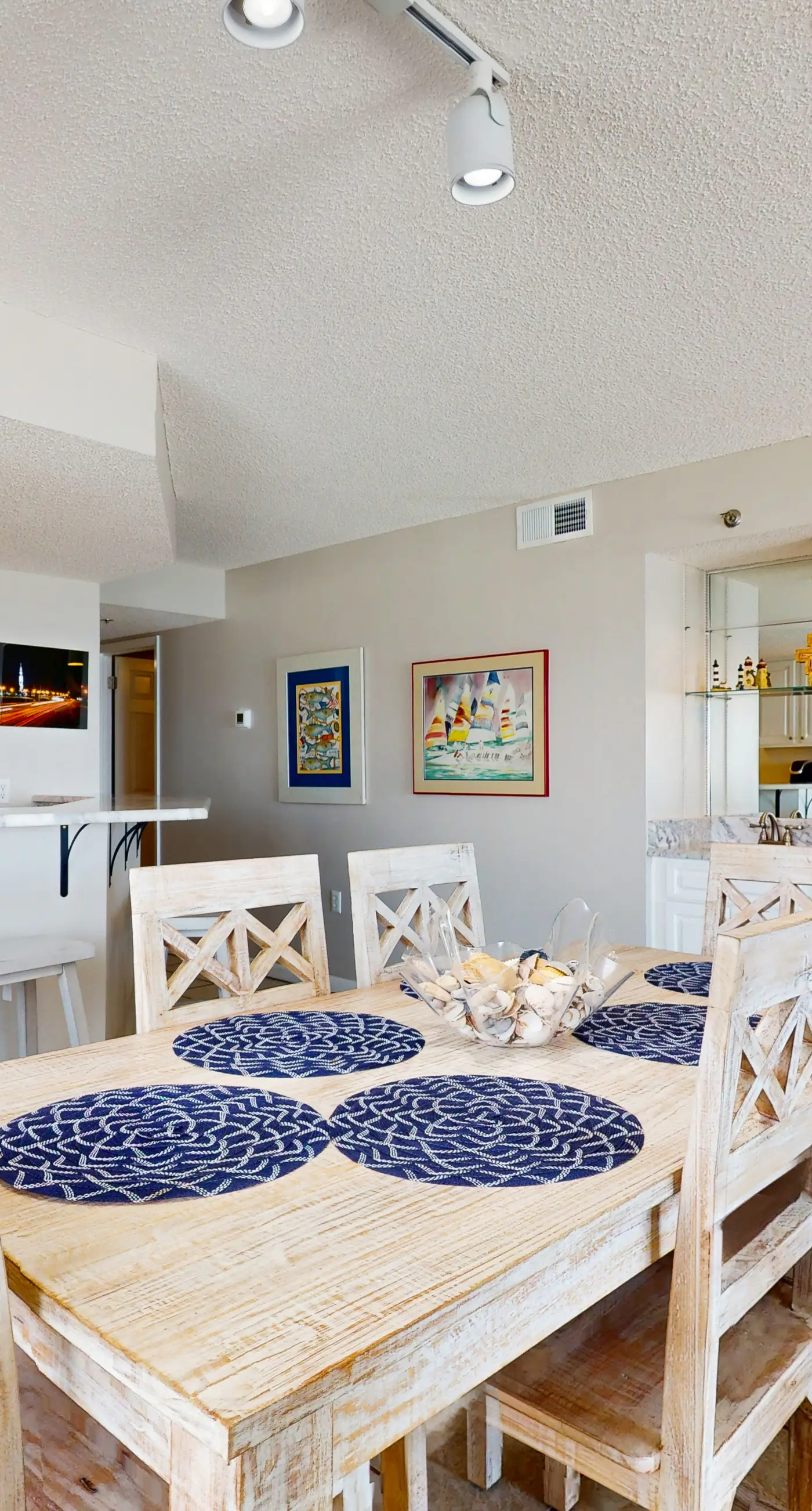 Beachfront condo w/ private, corner balcony, community pools, & a grilling area