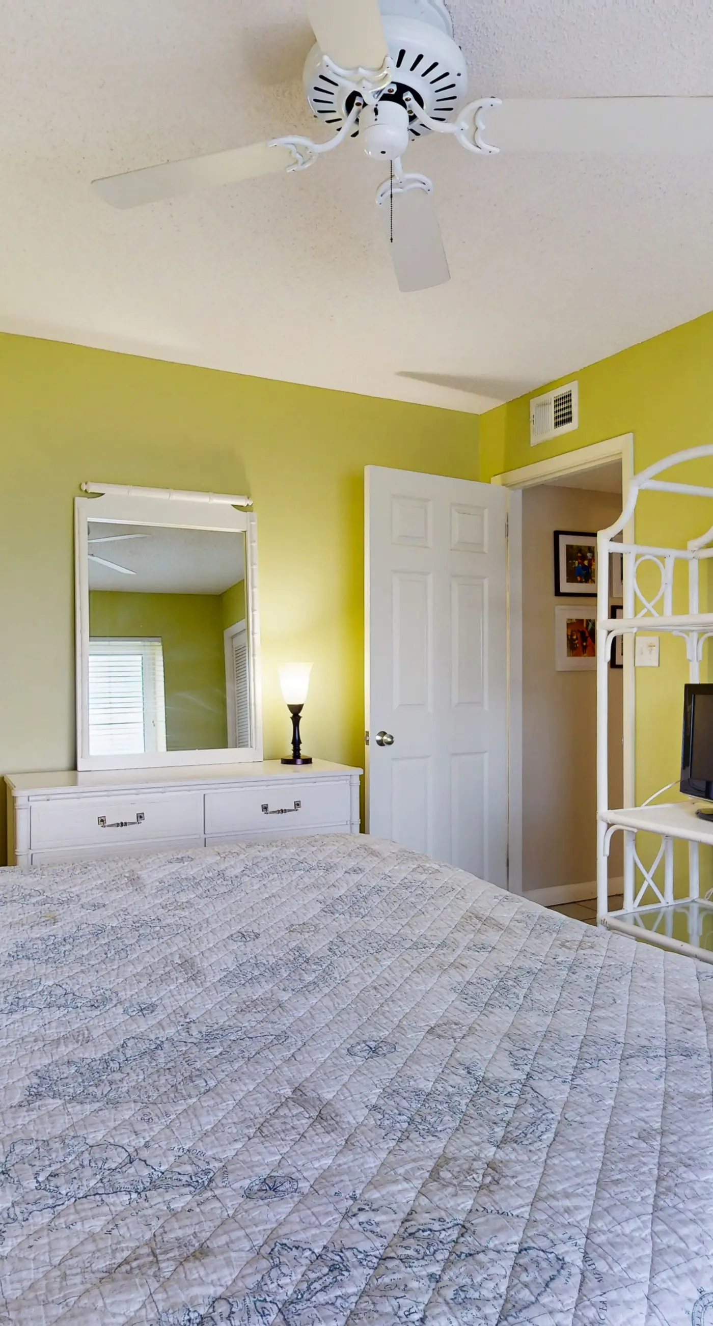 Beachfront condo w/ private, corner balcony, community pools, & a grilling area