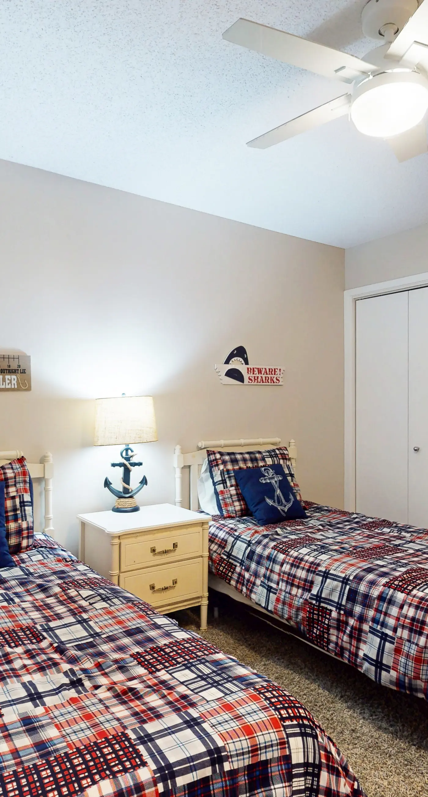 Beachfront condo w/ private, corner balcony, community pools, & a grilling area