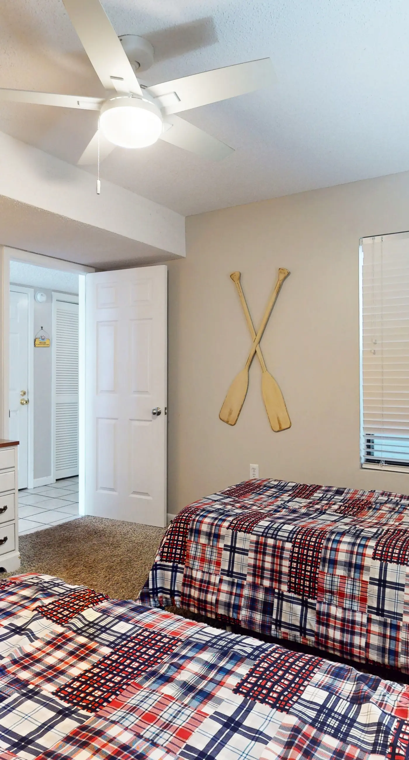 Beachfront condo w/ private, corner balcony, community pools, & a grilling area