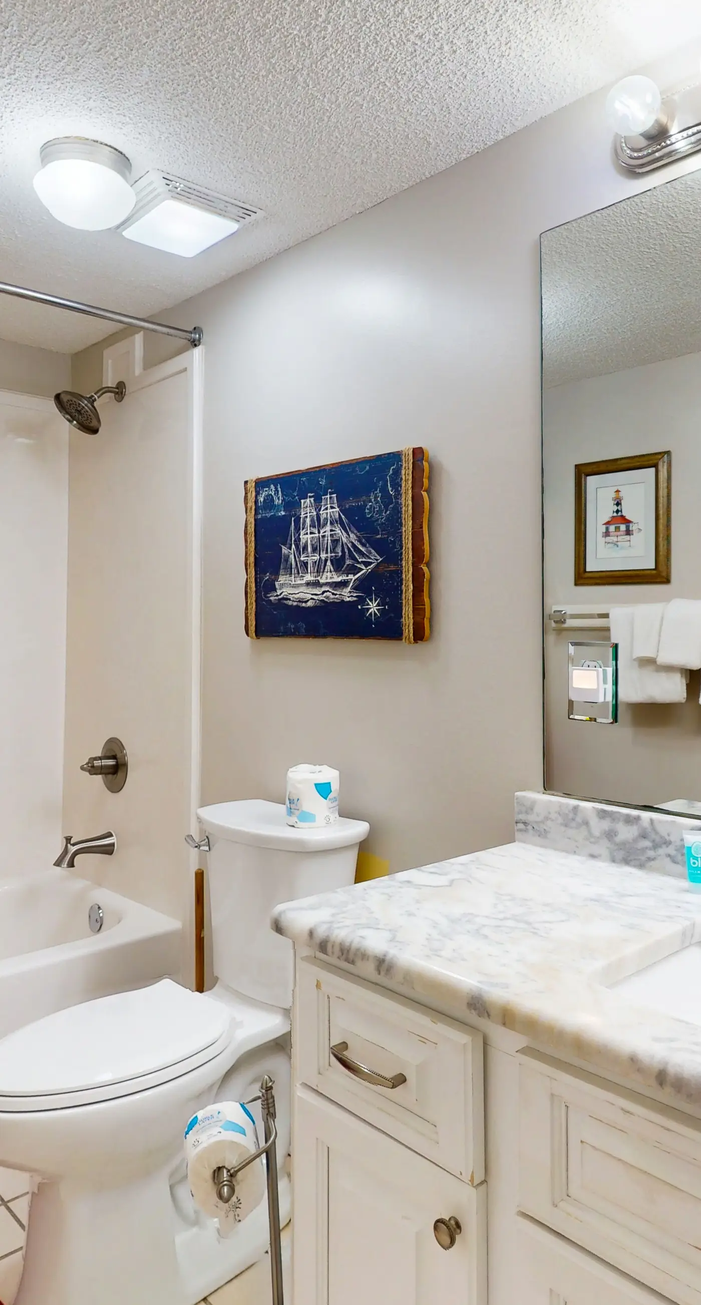 Beachfront condo w/ private, corner balcony, community pools, & a grilling area