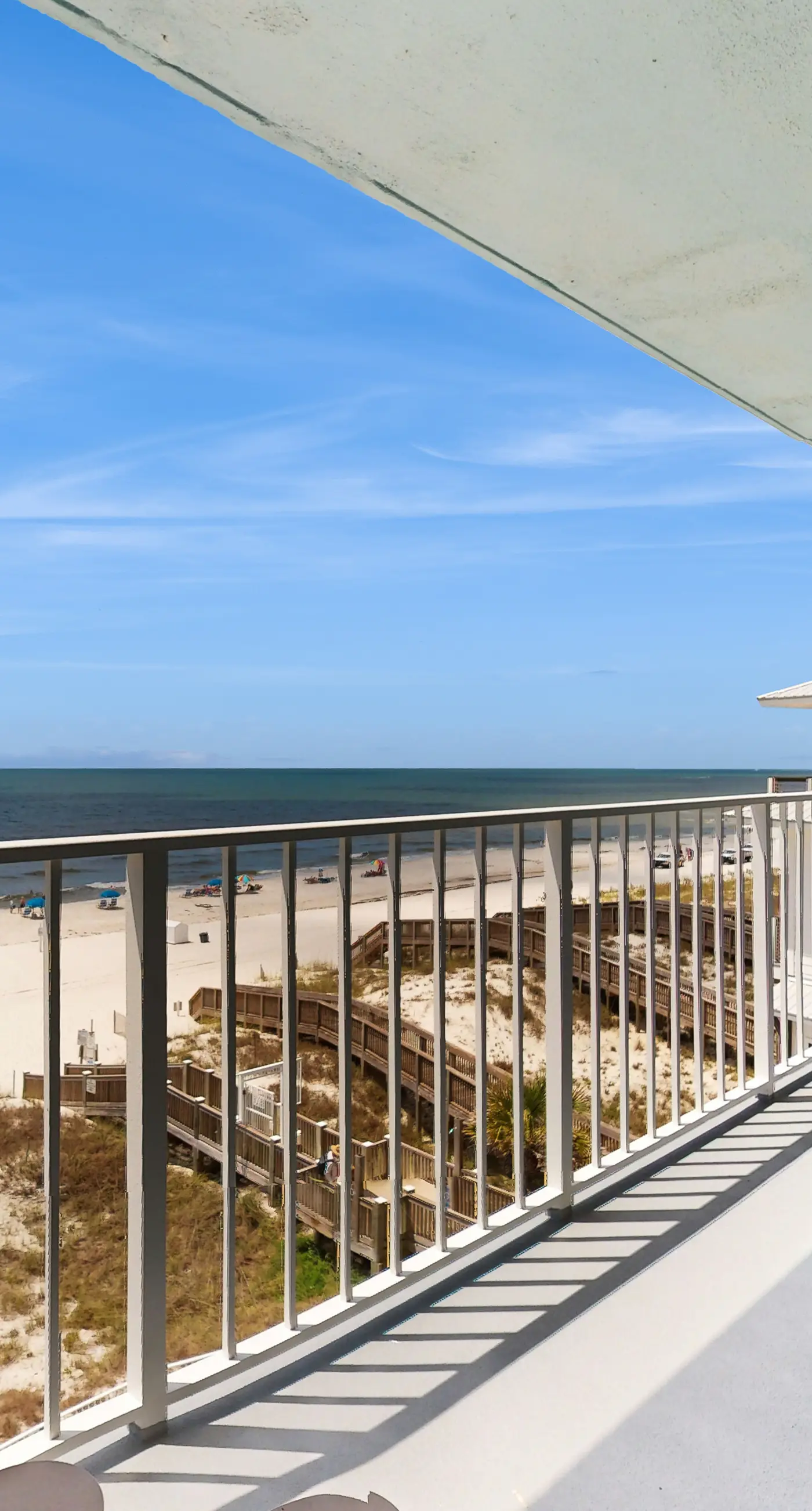 Beachfront condo w/ private, corner balcony, community pools, & a grilling area