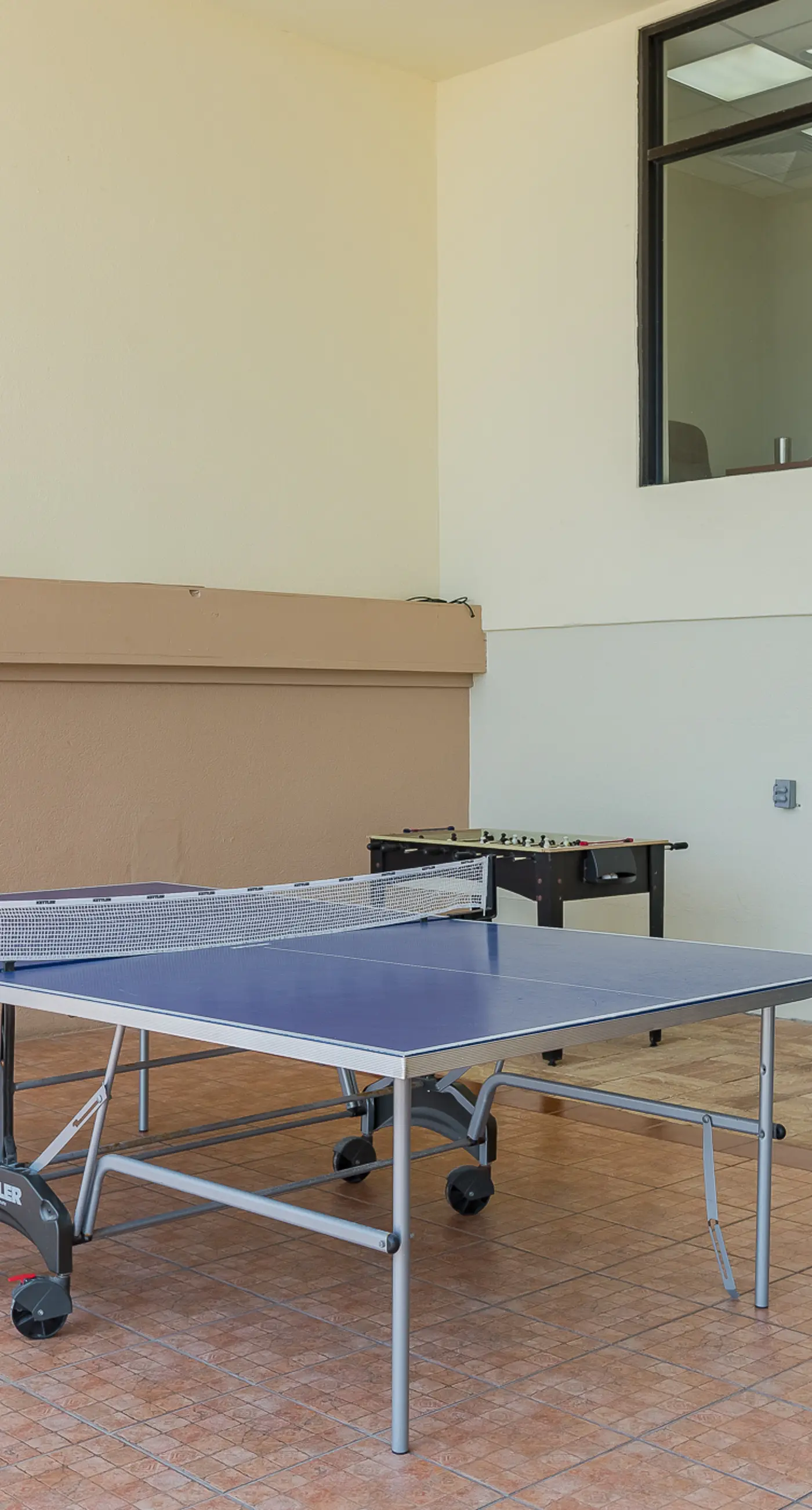 Beachfront condo w/ private, corner balcony, community pools, & a grilling area