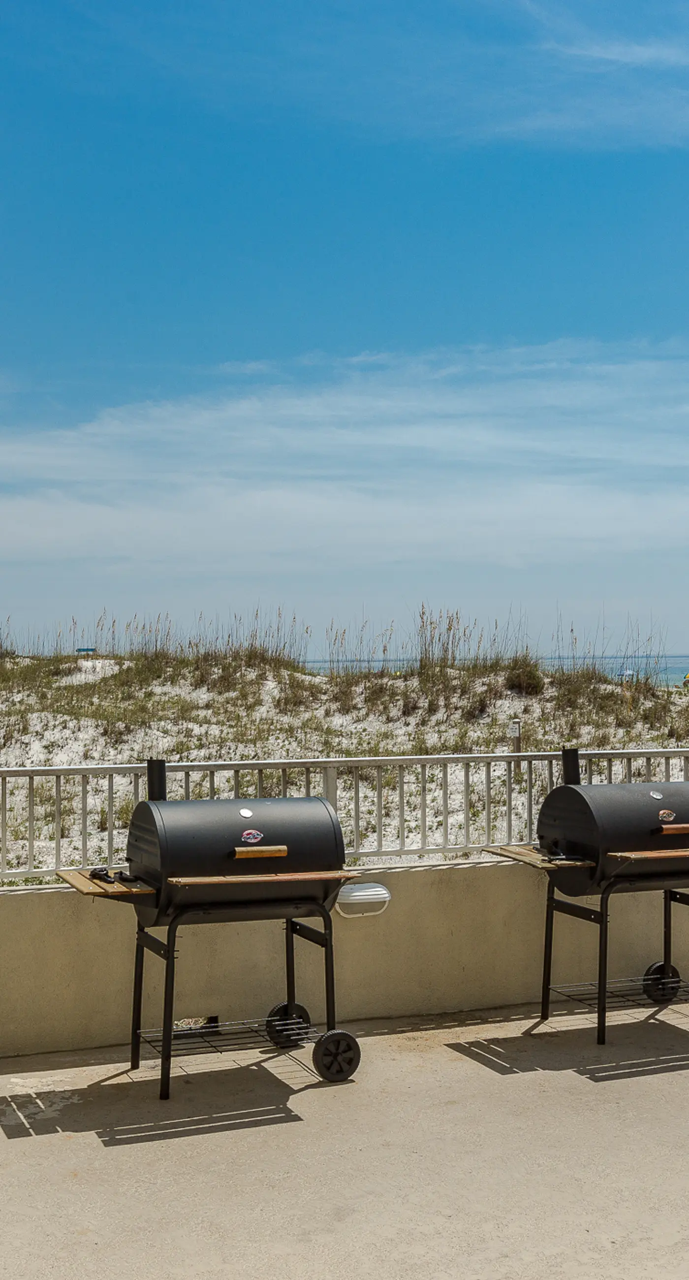 Beachfront condo w/ private, corner balcony, community pools, & a grilling area