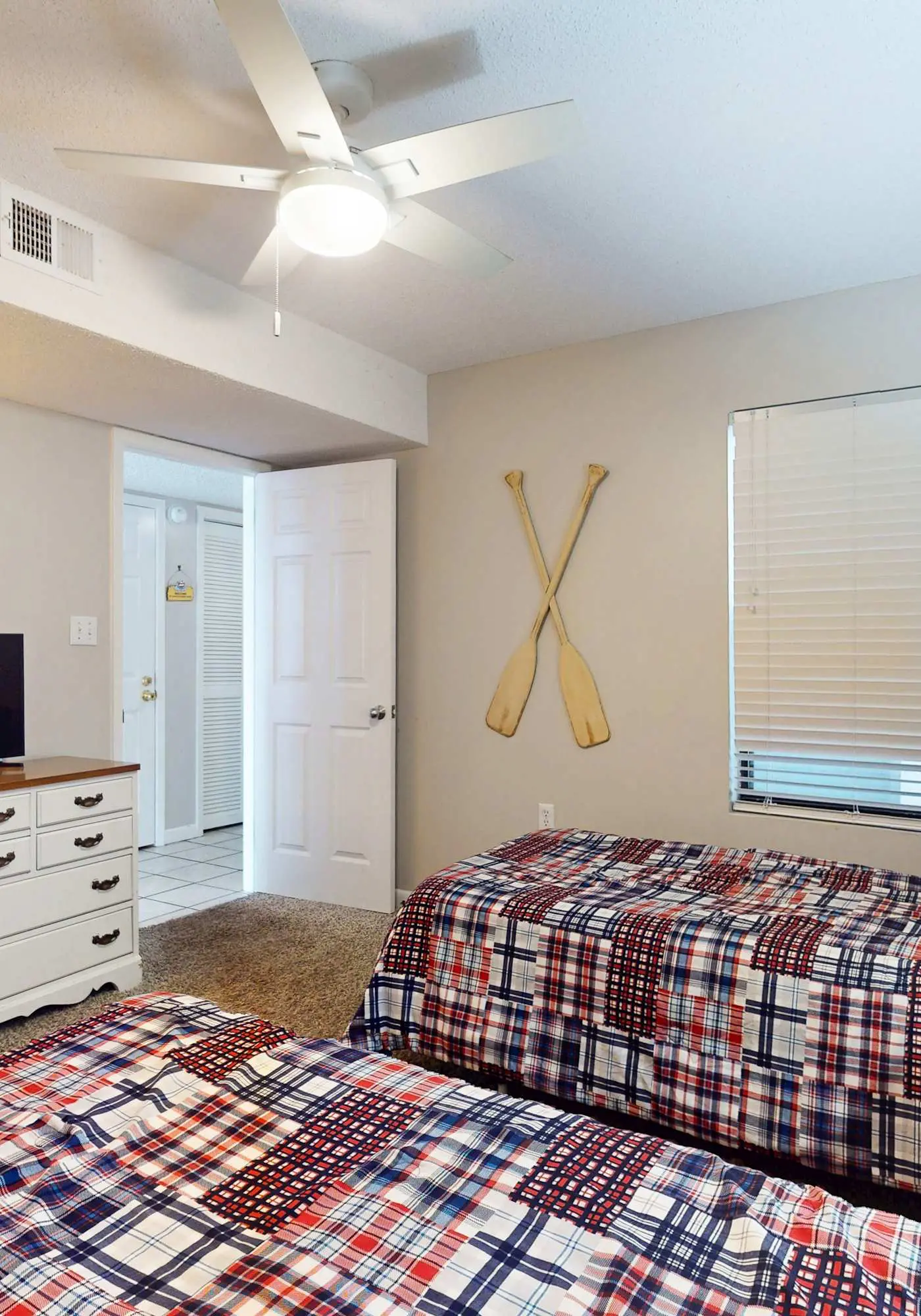 Beachfront condo w/ private, corner balcony, community pools, & a grilling area