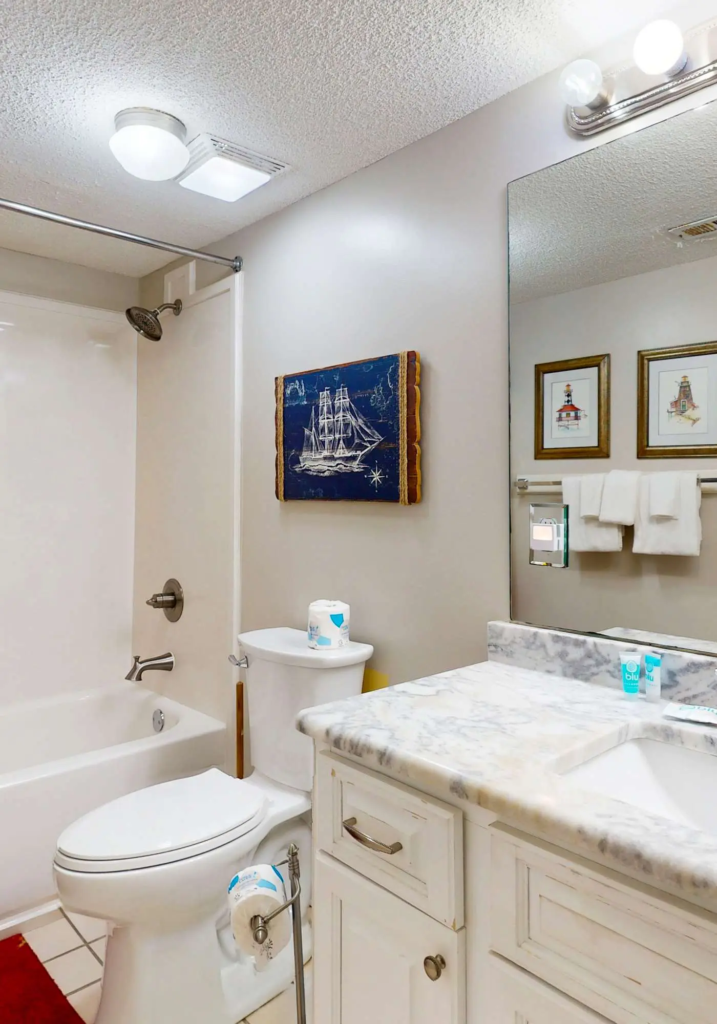 Beachfront condo w/ private, corner balcony, community pools, & a grilling area