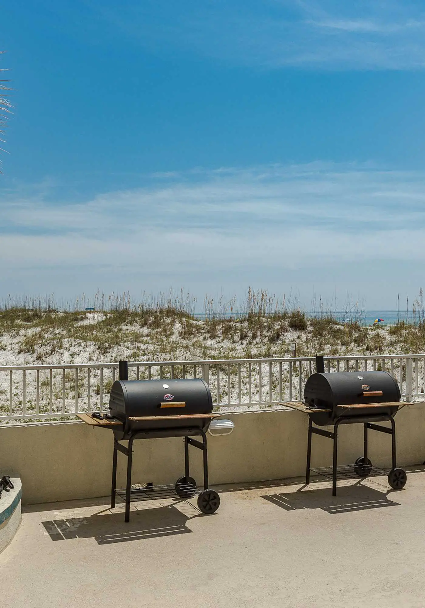 Beachfront condo w/ private, corner balcony, community pools, & a grilling area