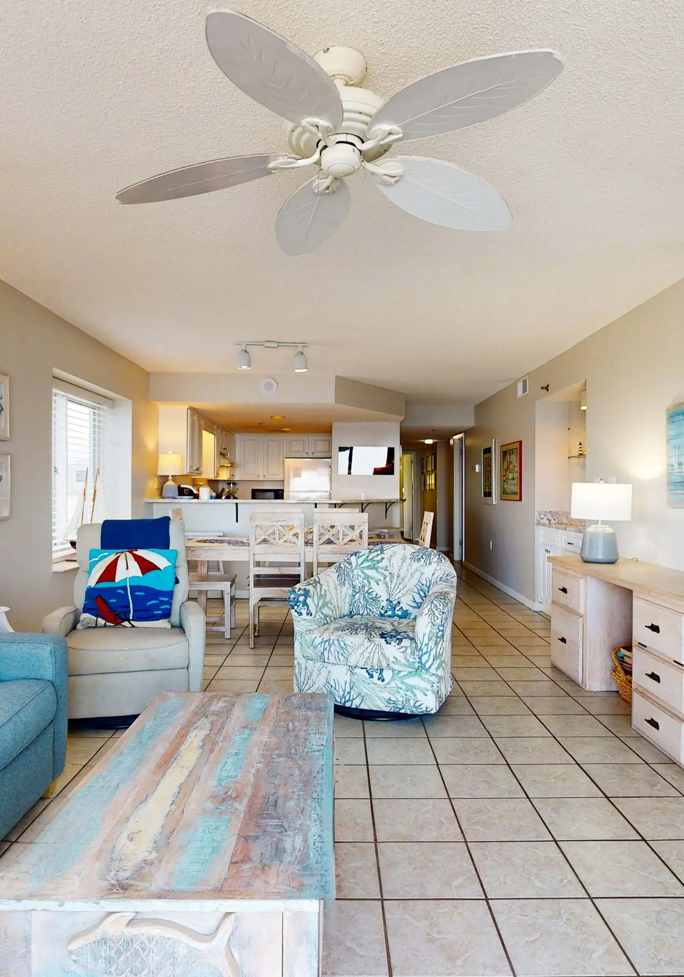 Beachfront condo w/ private, corner balcony, community pools, & a grilling area