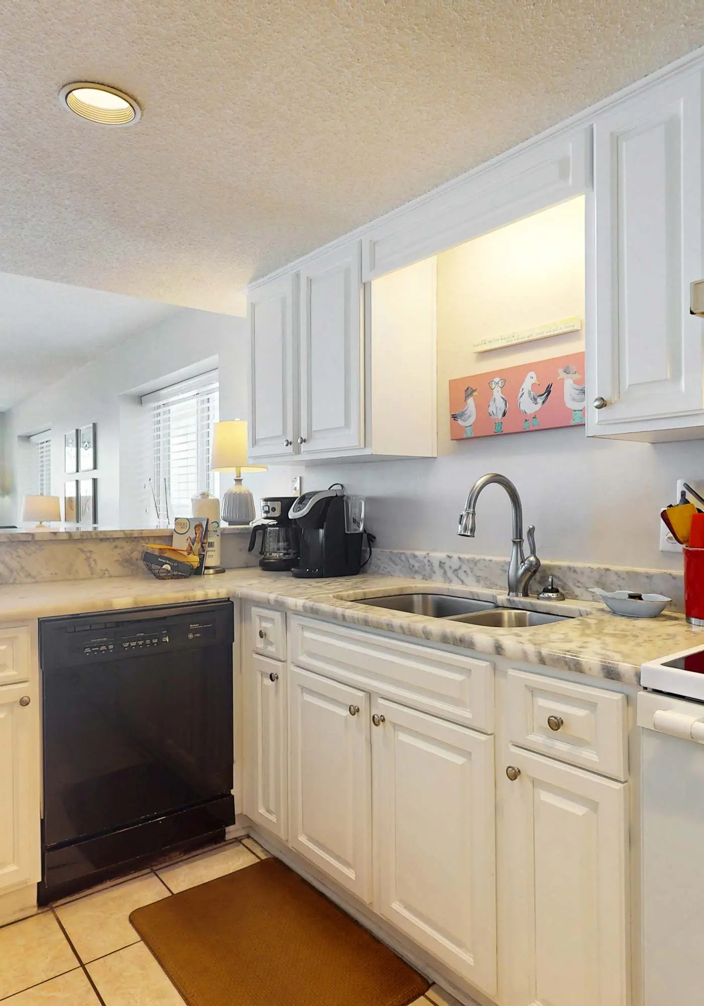 Beachfront condo w/ private, corner balcony, community pools, & a grilling area