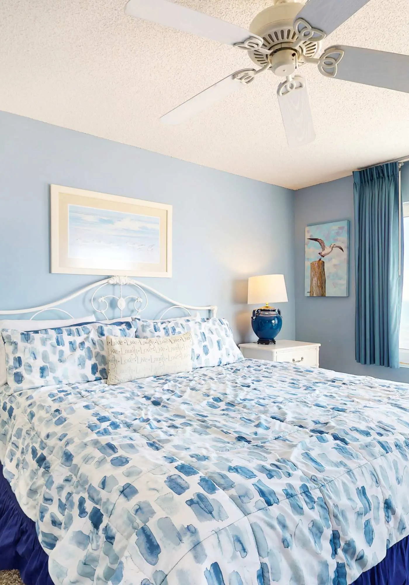 Beachfront condo w/ private, corner balcony, community pools, & a grilling area
