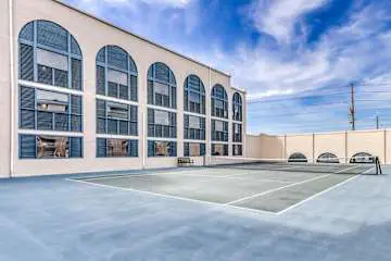 Family-friendly condo w/ a spacious living area, shared pools, & tennis courts