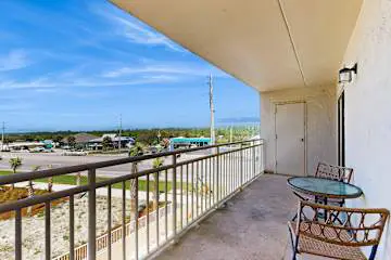 Family-friendly condo w/ a spacious living area, shared pools, & tennis courts