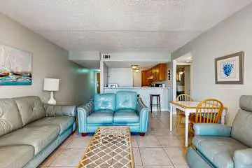 Family-friendly condo w/ a spacious living area, shared pools, & tennis courts