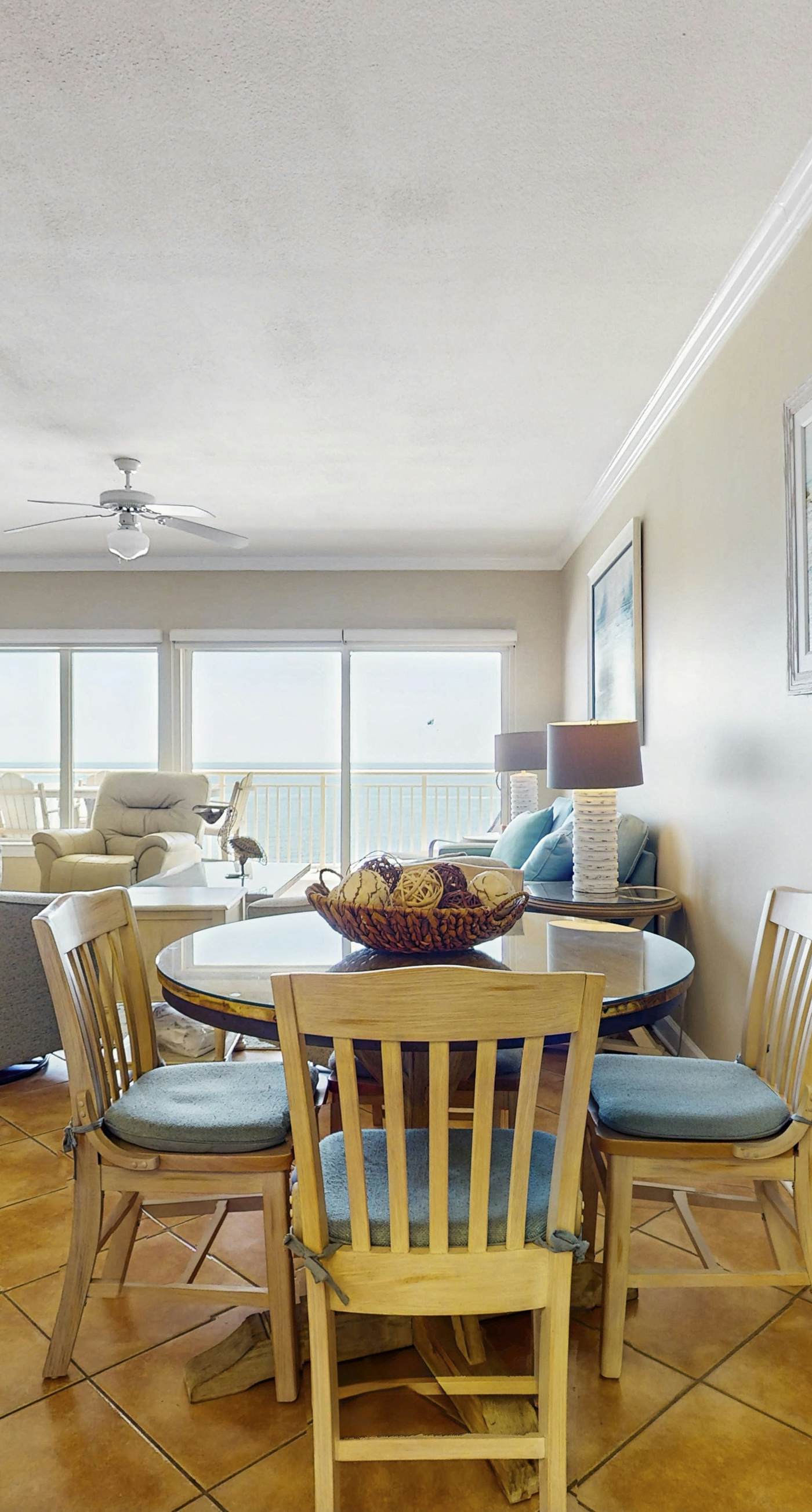 Spacious, Gulf-front condo w/ views & access to pools, sauna & gym