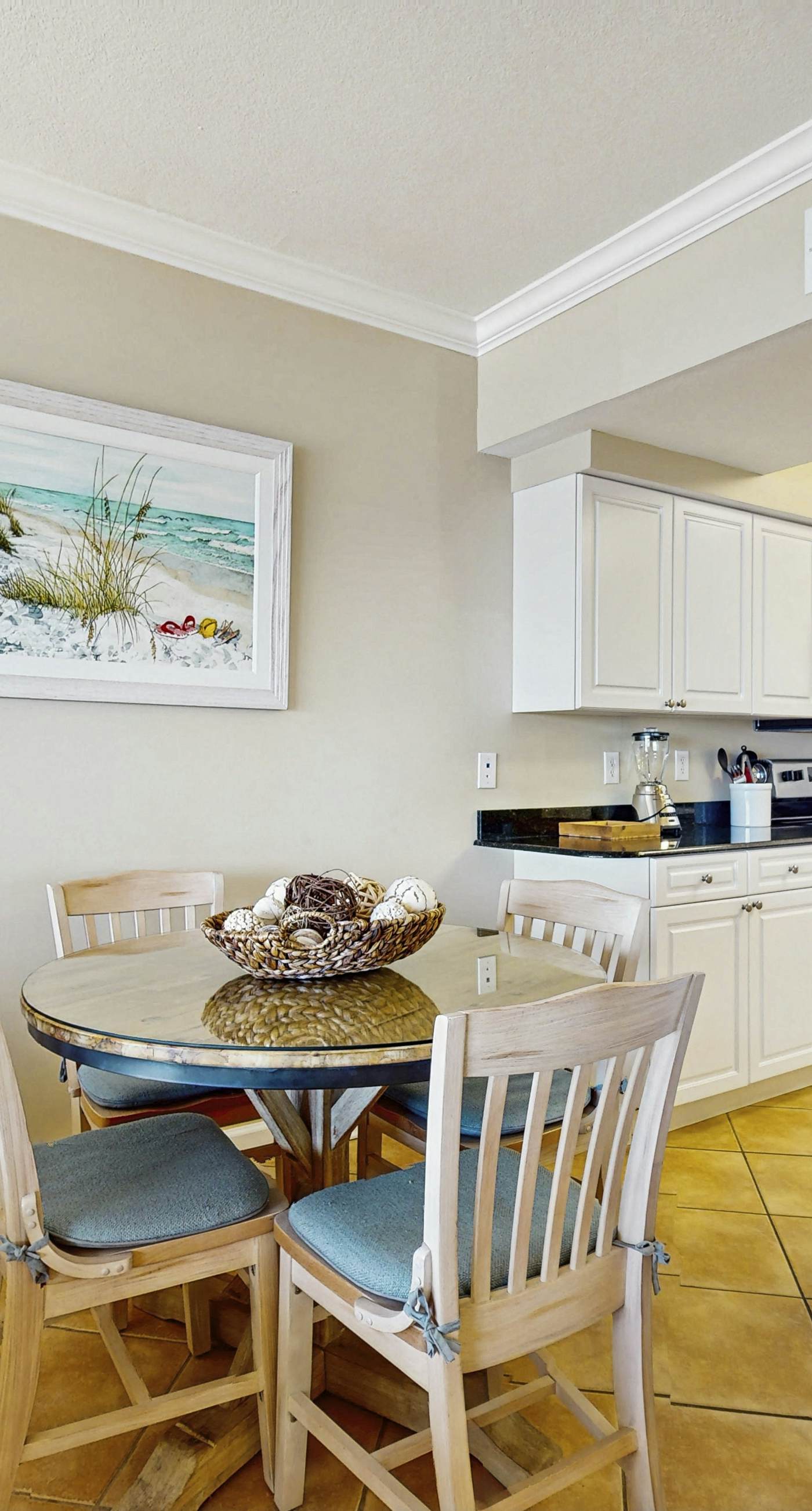 Spacious, Gulf-front condo w/ views & access to pools, sauna & gym