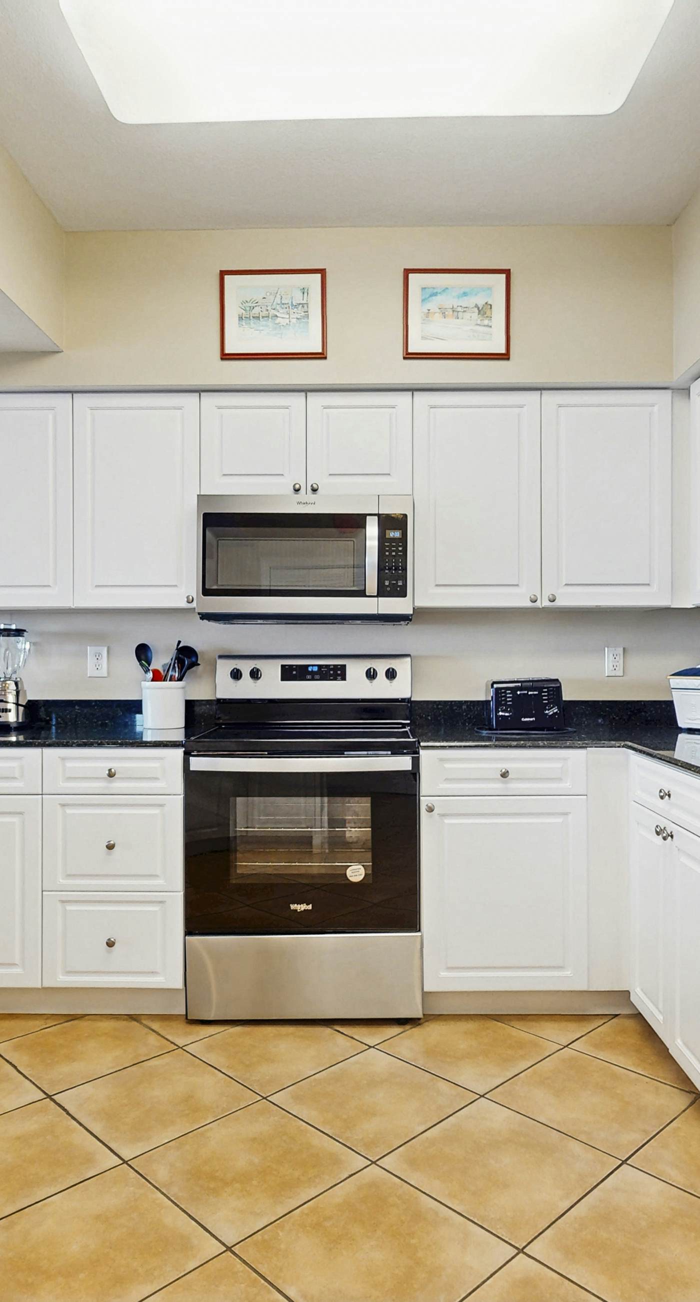 Spacious, Gulf-front condo w/ views & access to pools, sauna & gym