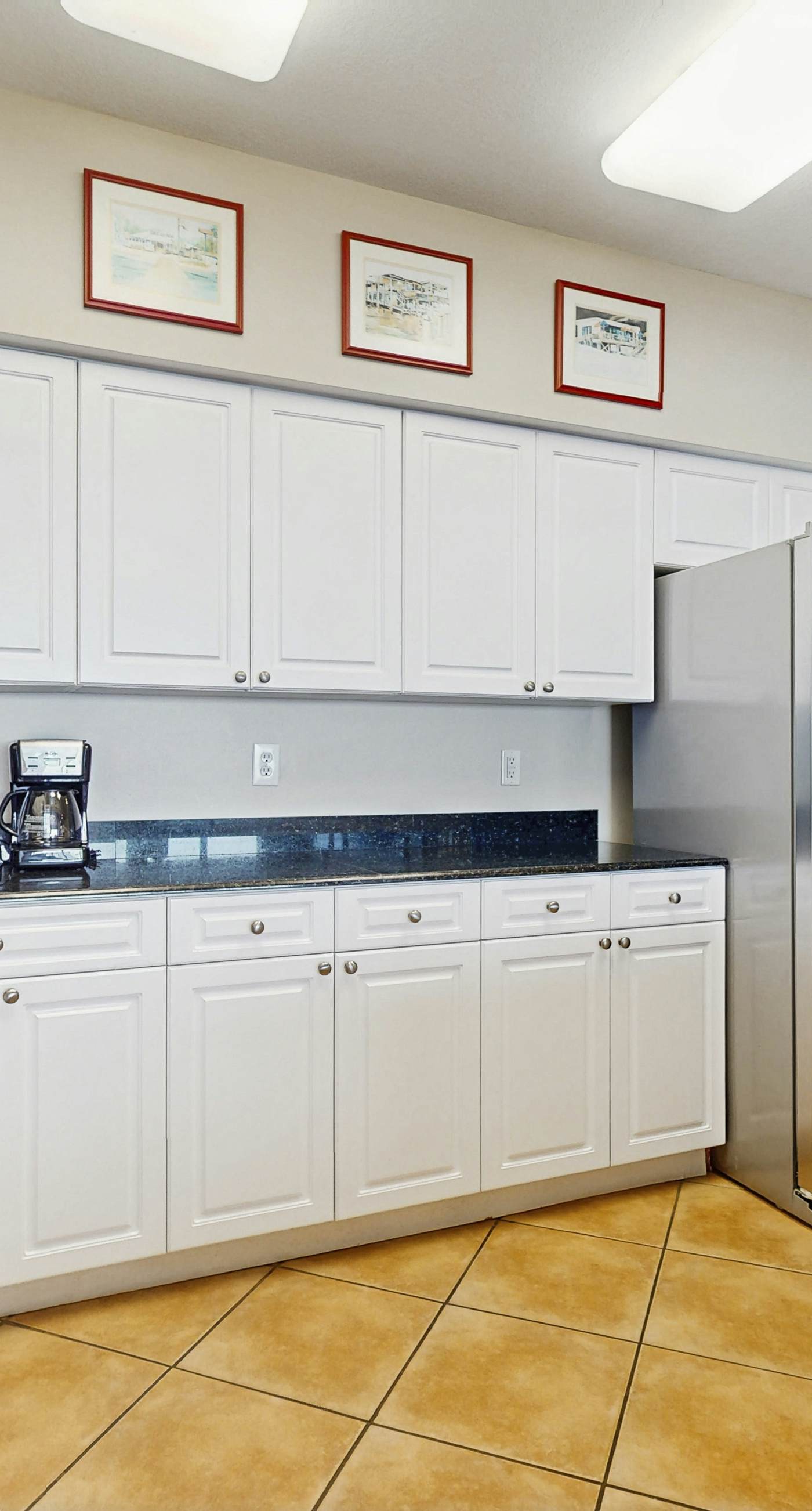 Spacious, Gulf-front condo w/ views & access to pools, sauna & gym