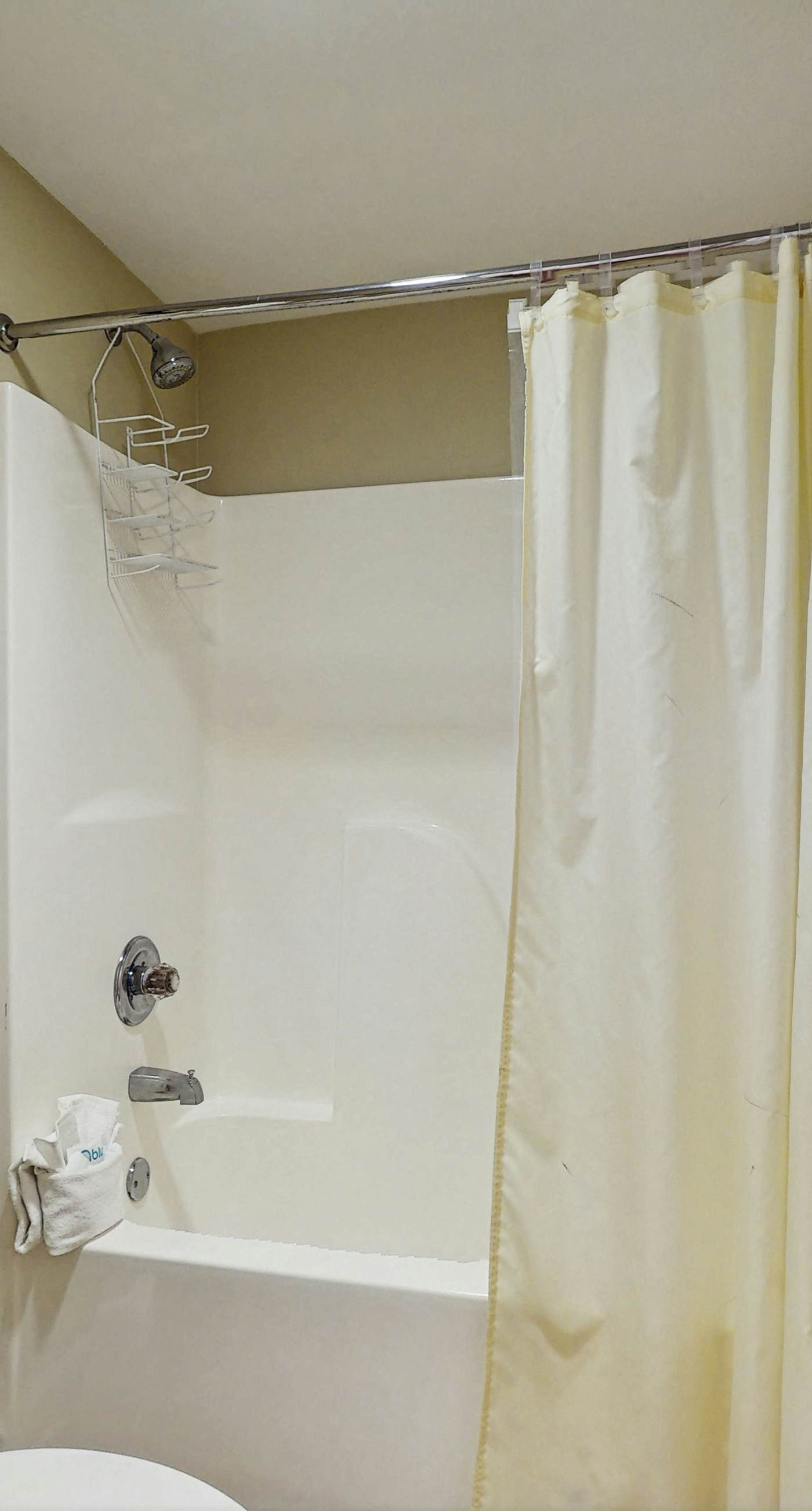 Spacious, Gulf-front condo w/ views & access to pools, sauna & gym