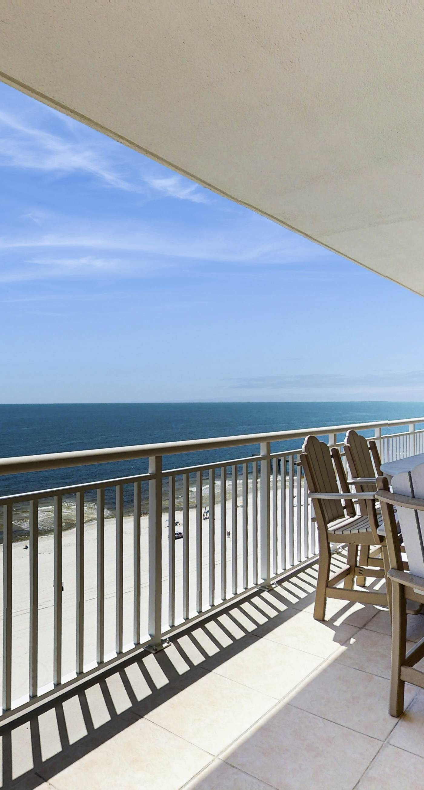 Spacious, Gulf-front condo w/ views & access to pools, sauna & gym