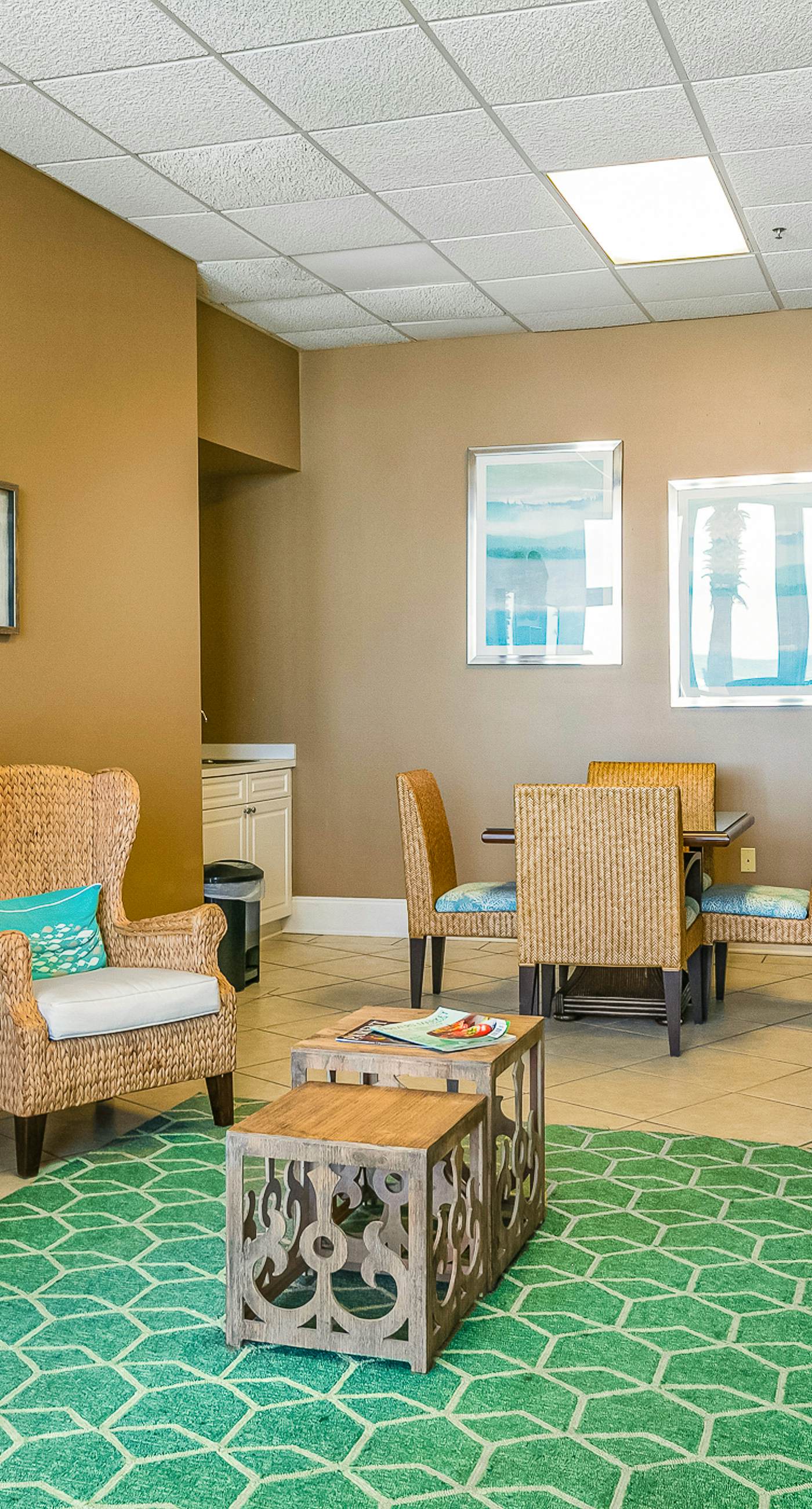 Spacious, Gulf-front condo w/ views & access to pools, sauna & gym