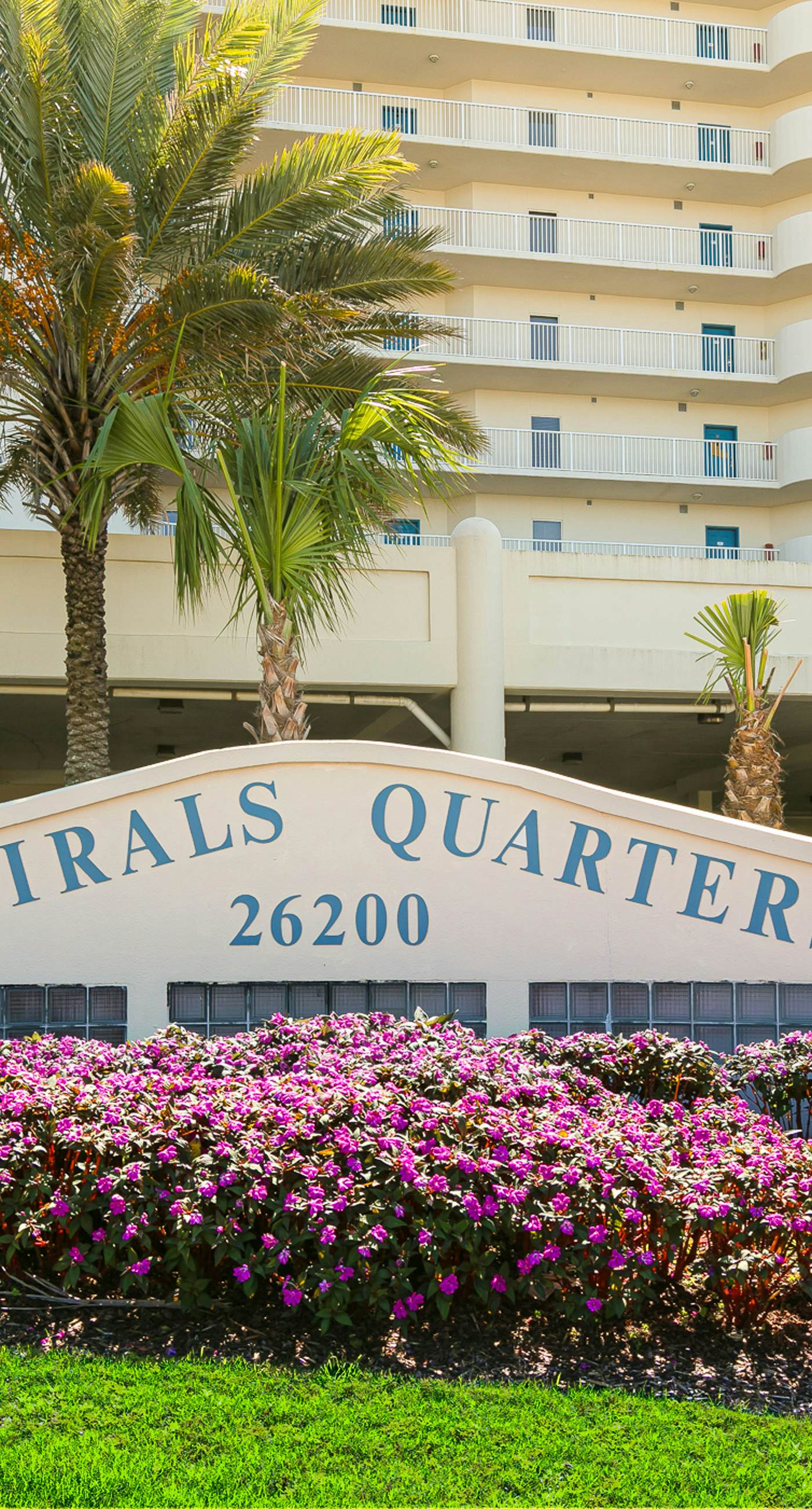 Spacious, Gulf-front condo w/ views & access to pools, sauna & gym