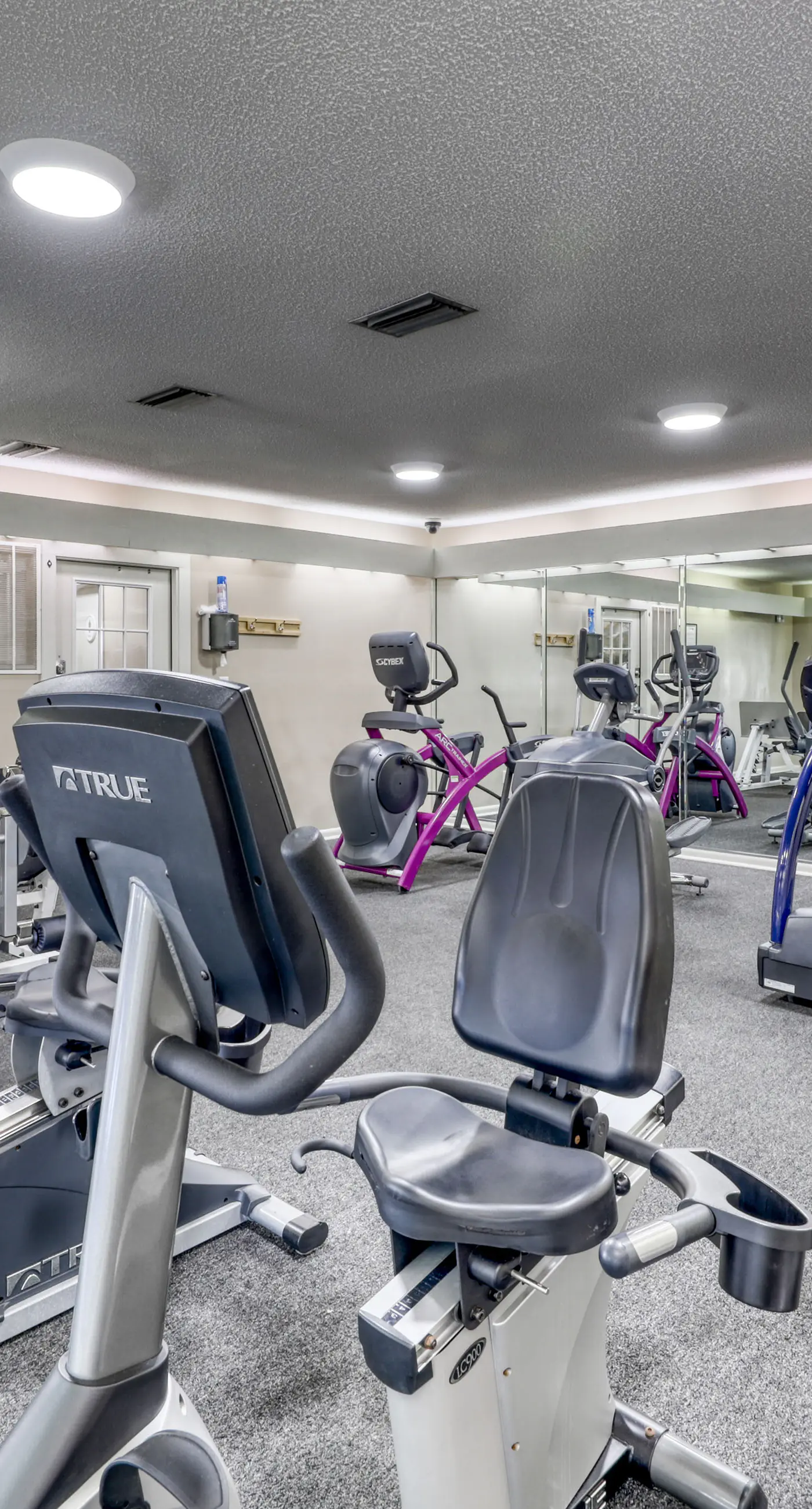 Gorgeous beachfront condo with open layout, pools, tennis, & gym