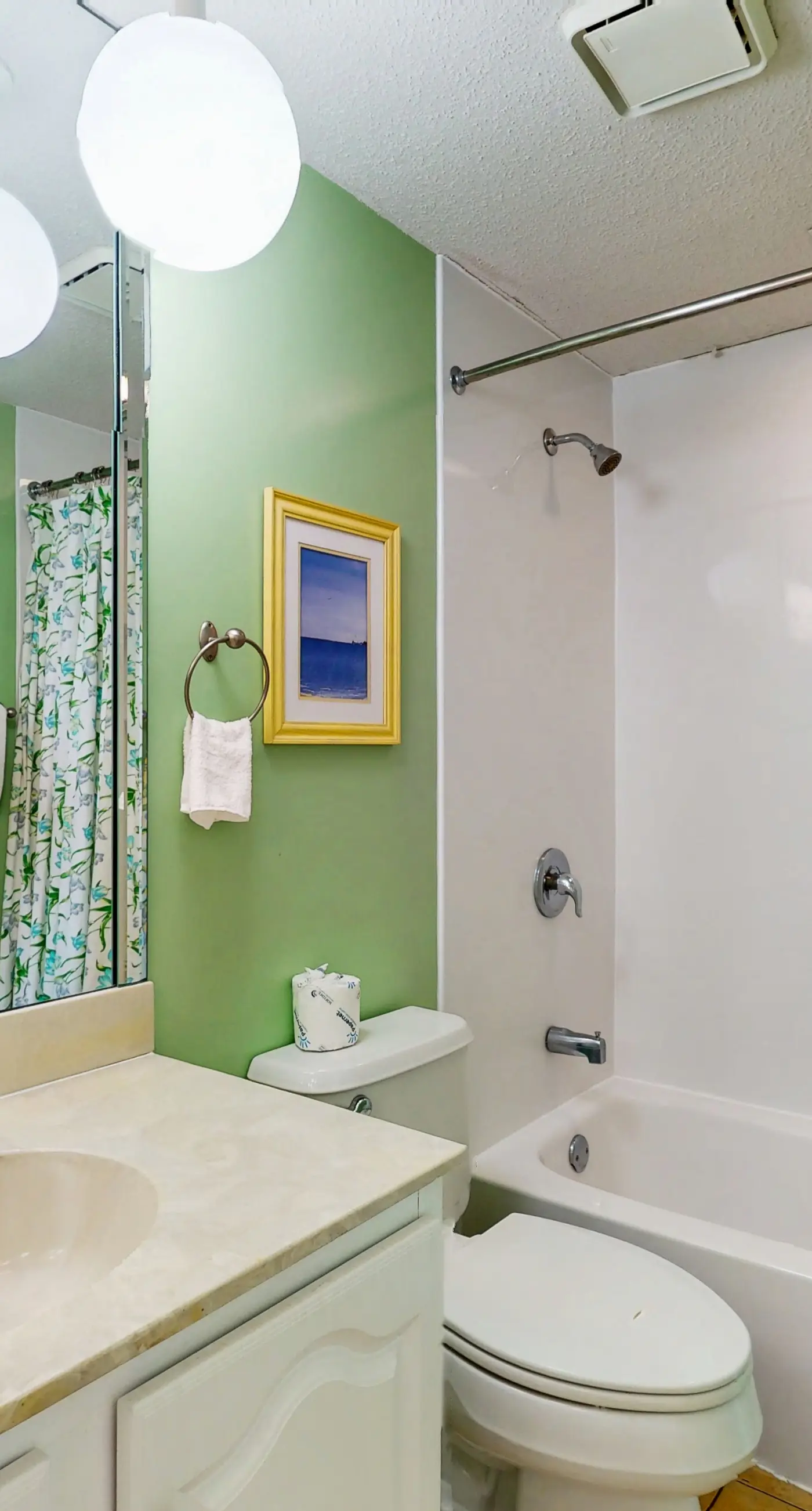 Gulf-front condo with deep corner balcony, beach view, pools & gym