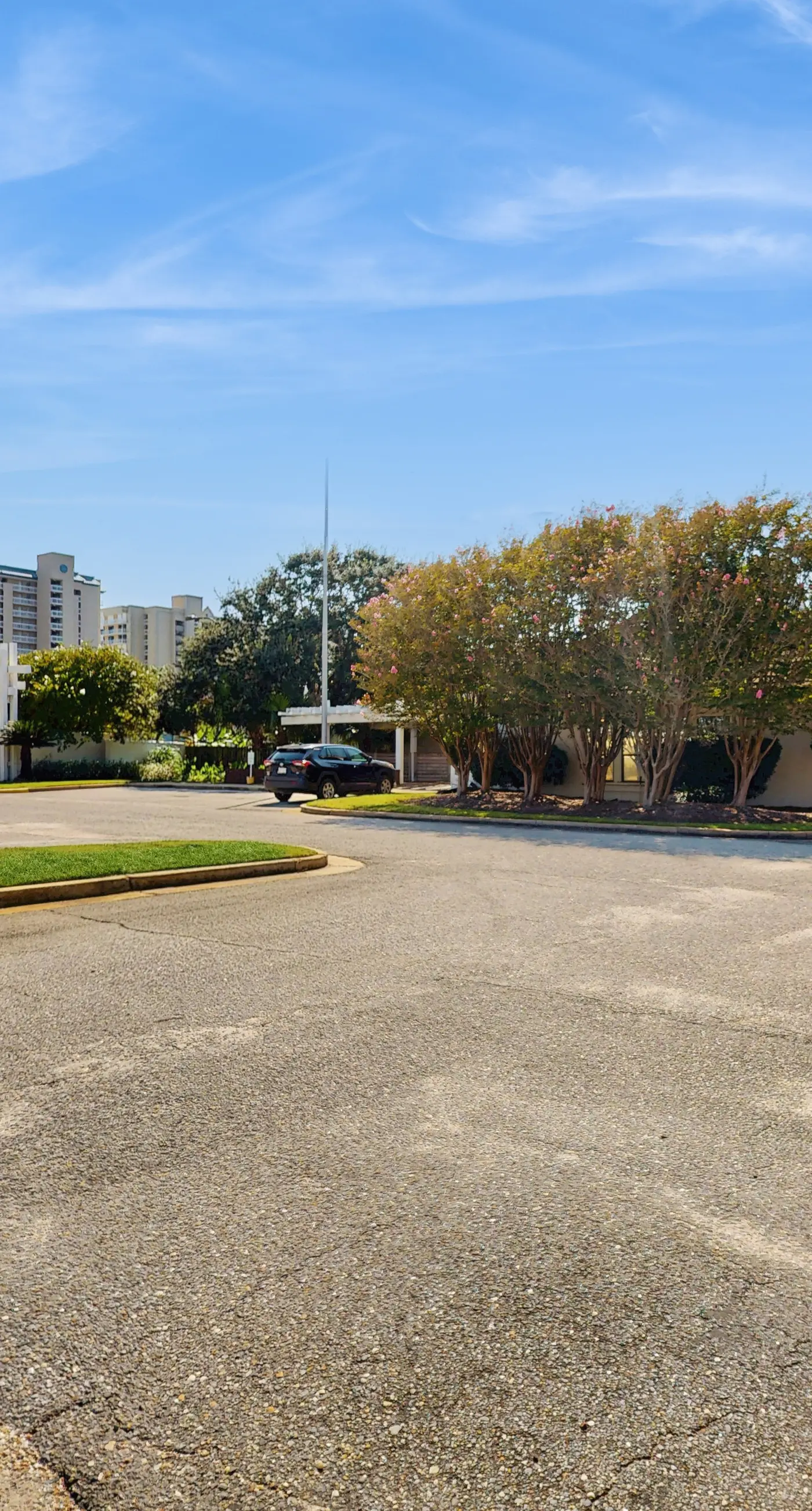 Gulf-front condo with deep corner balcony, beach view, pools & gym