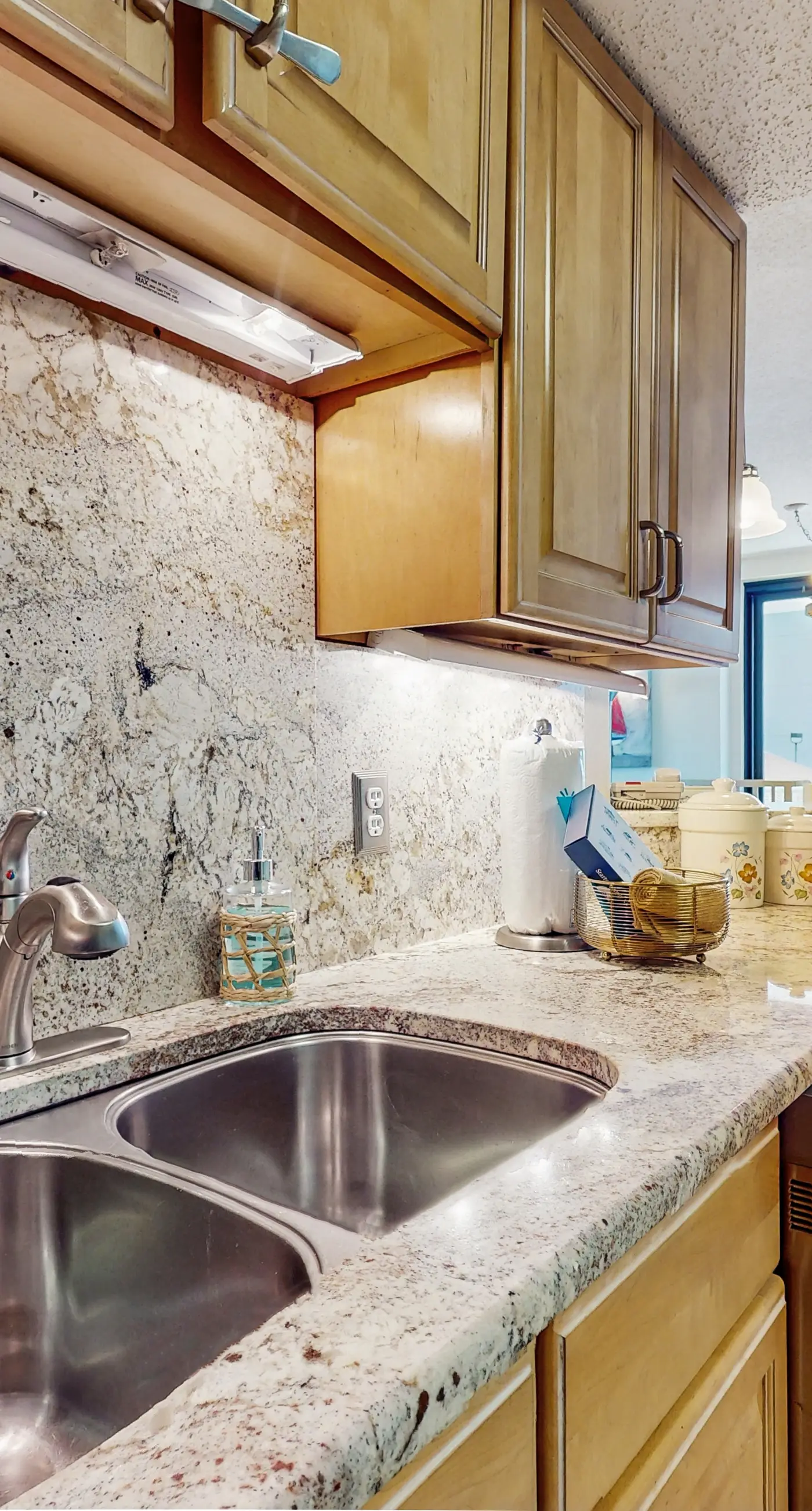 Gulf-front condo with furnished balcony, pools & hot tub