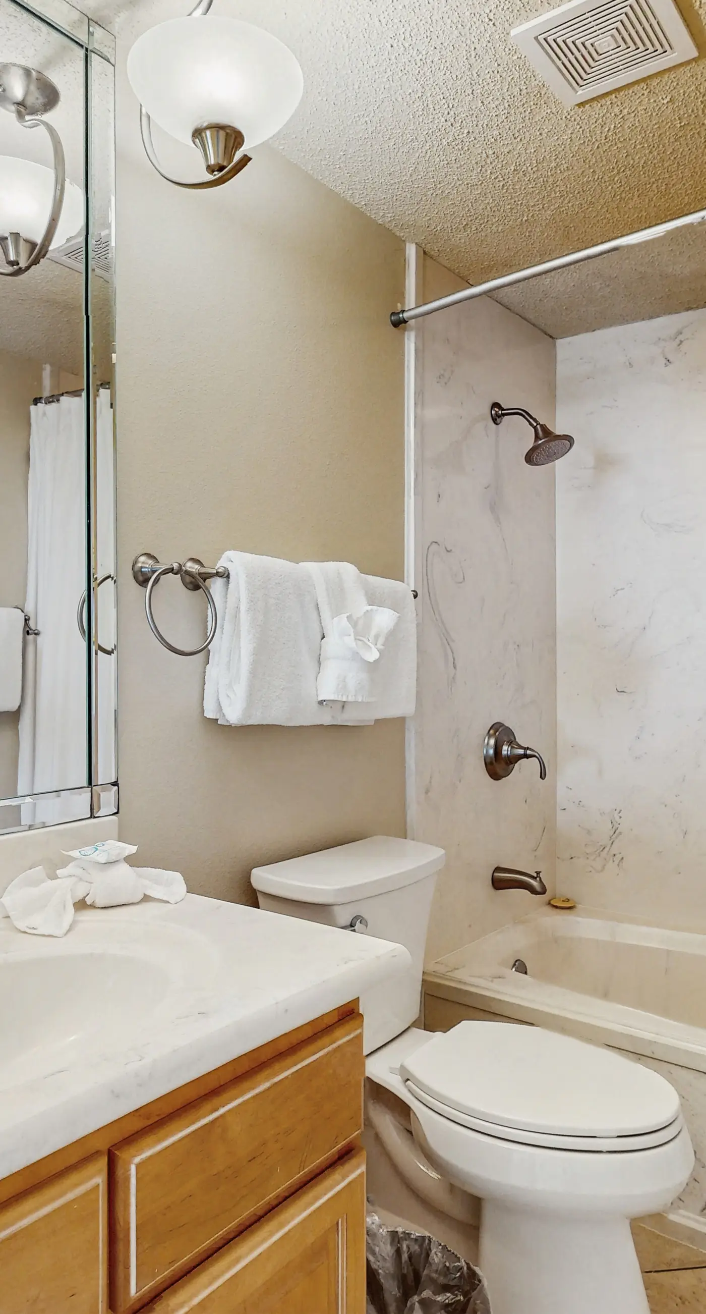 Gulf-front condo with furnished balcony, pools & hot tub