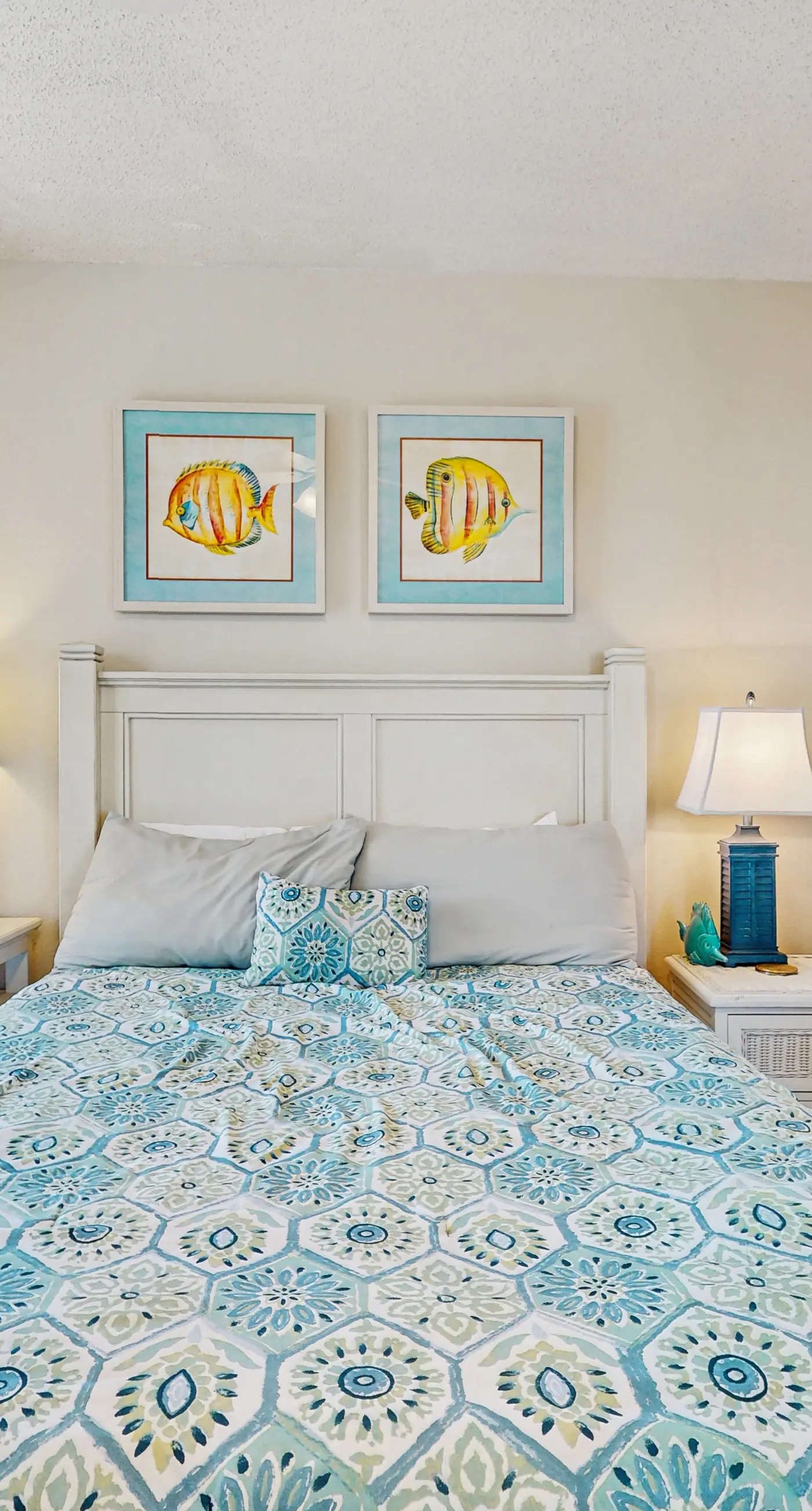 Gulf-front condo with furnished balcony, pools & hot tub