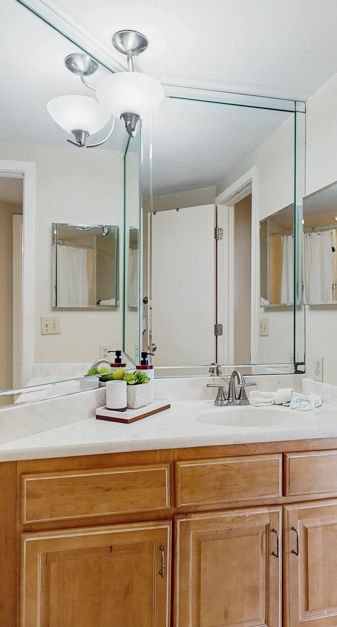 Gulf-front condo with furnished balcony, pools & hot tub