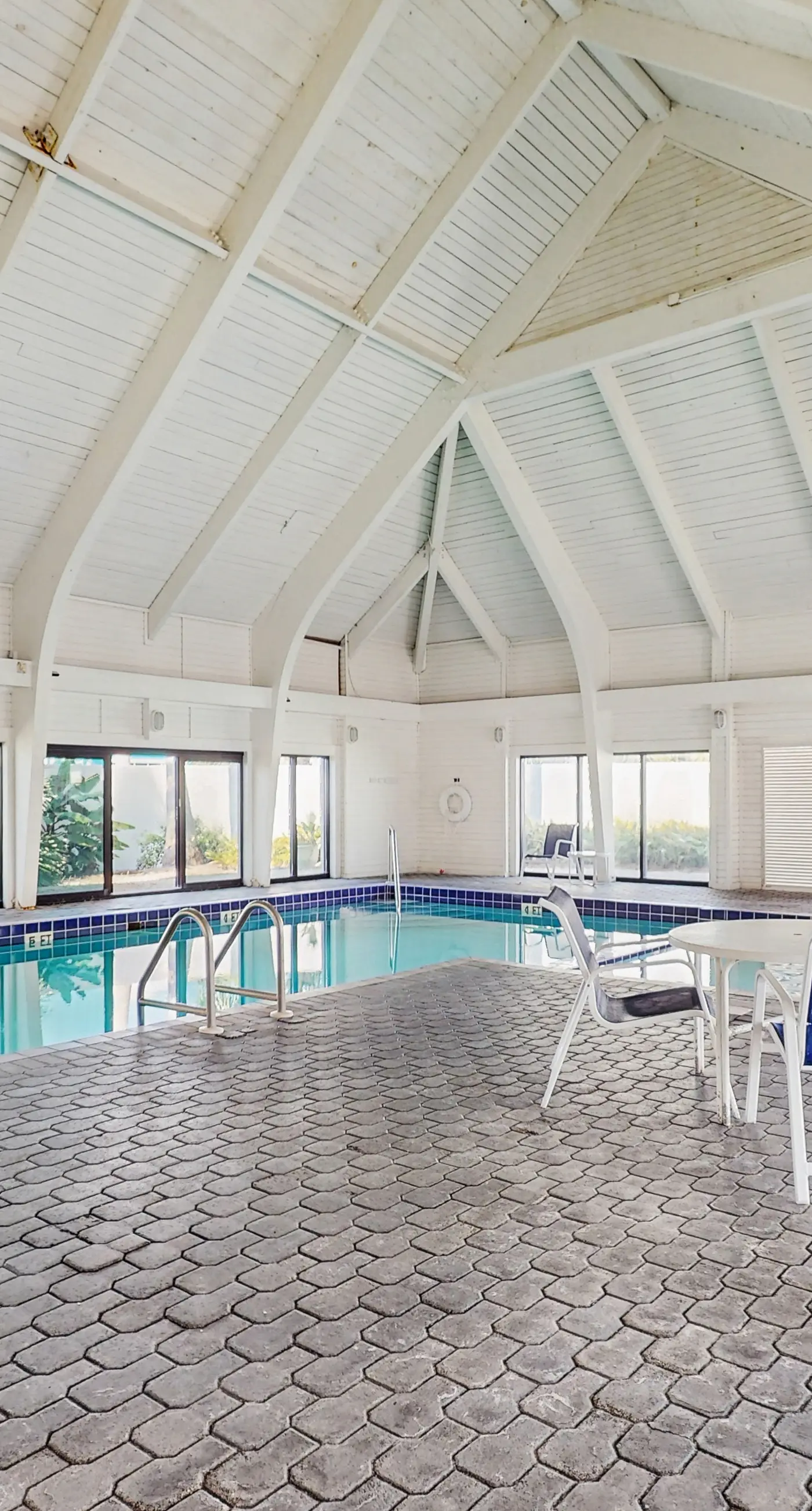 Gulf-front condo with furnished balcony, pools & hot tub