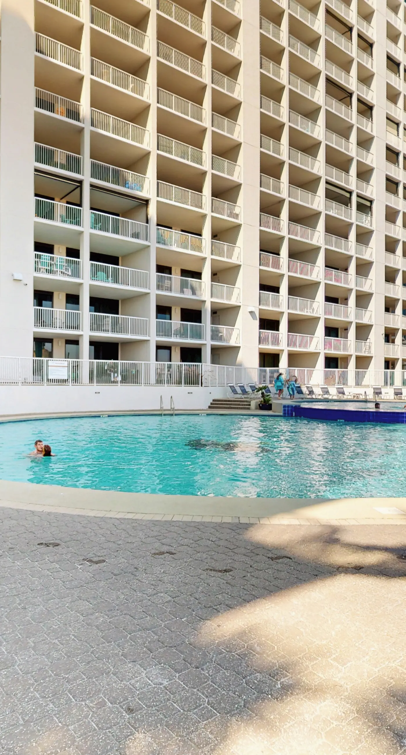 Beach condo with stunning views, pools, tennis courts, gym & sauna