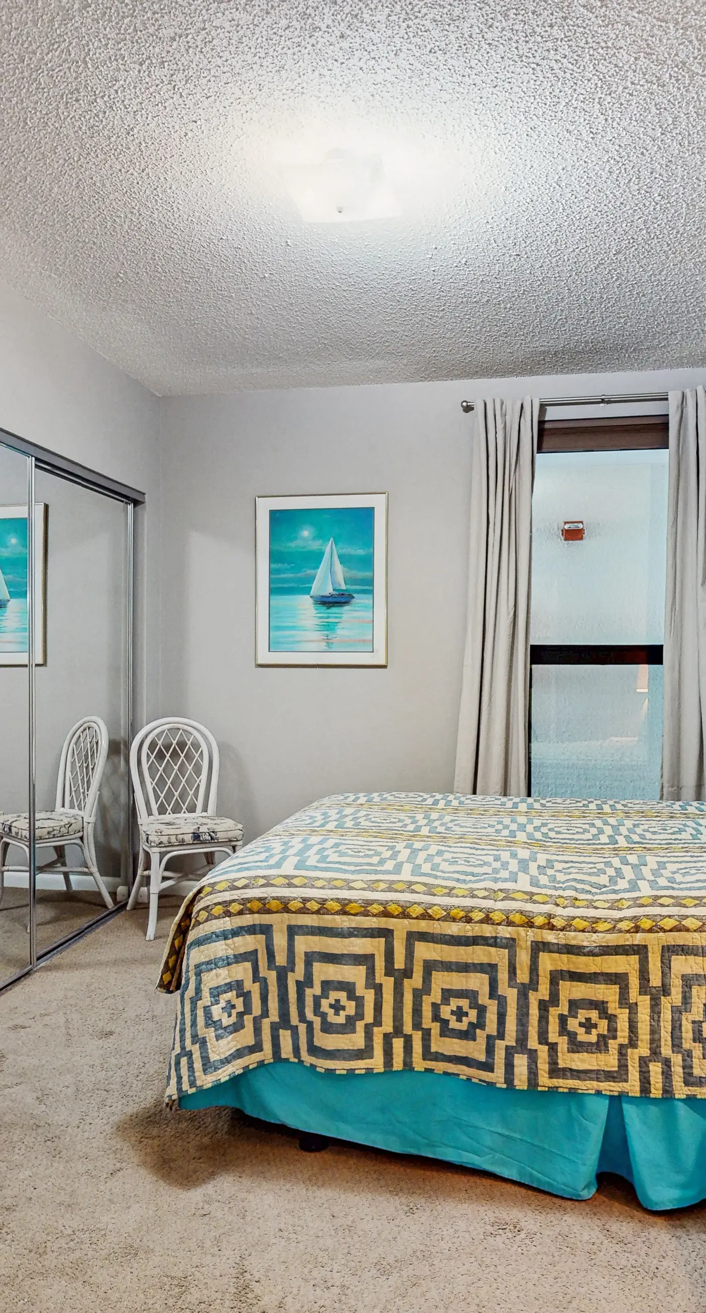 Beach condo with stunning views, pools, tennis courts, gym & sauna