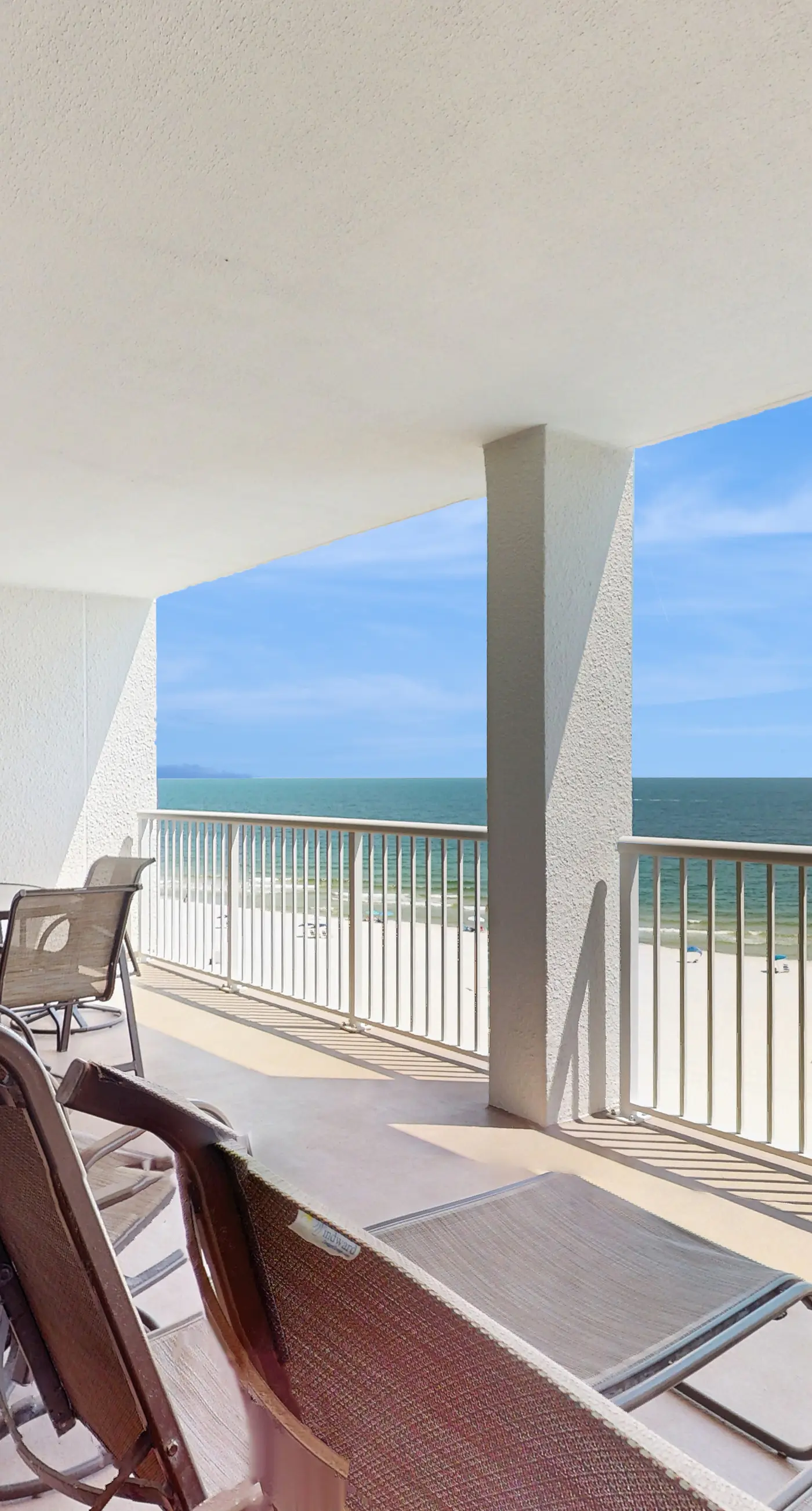 Emerald Coast condo with open layout, pools, hot tub & tennis