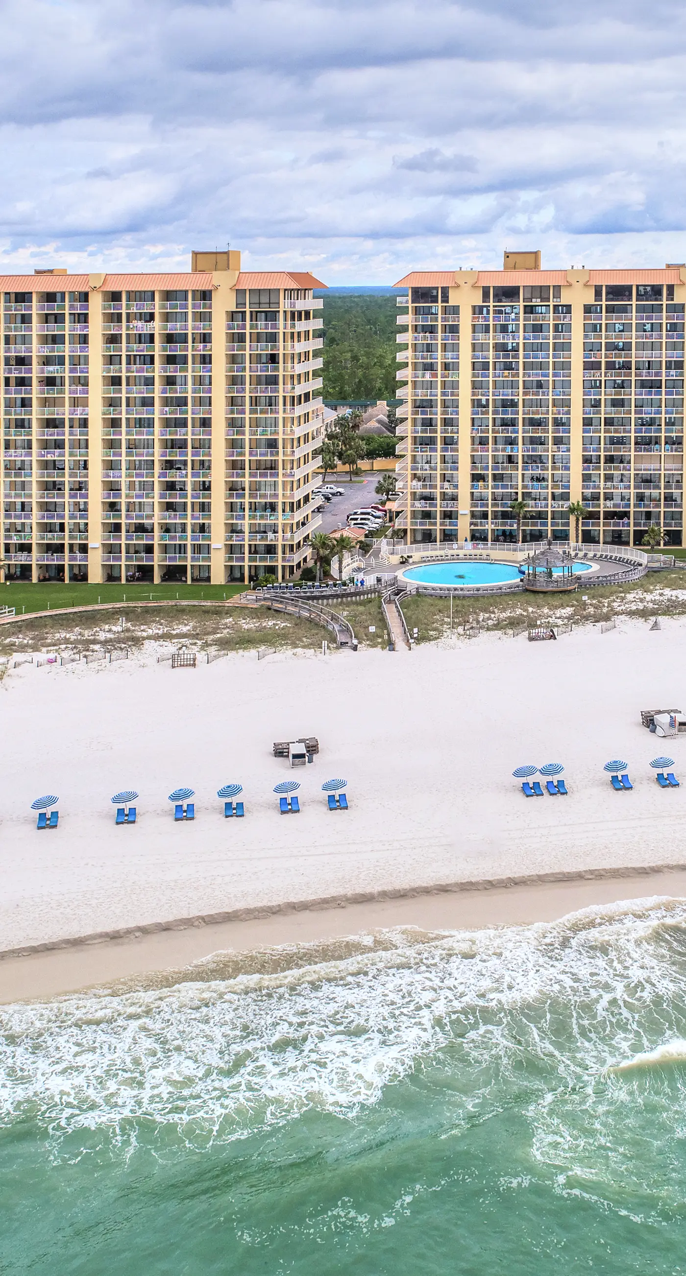 Emerald Coast condo with open layout, pools, hot tub & tennis