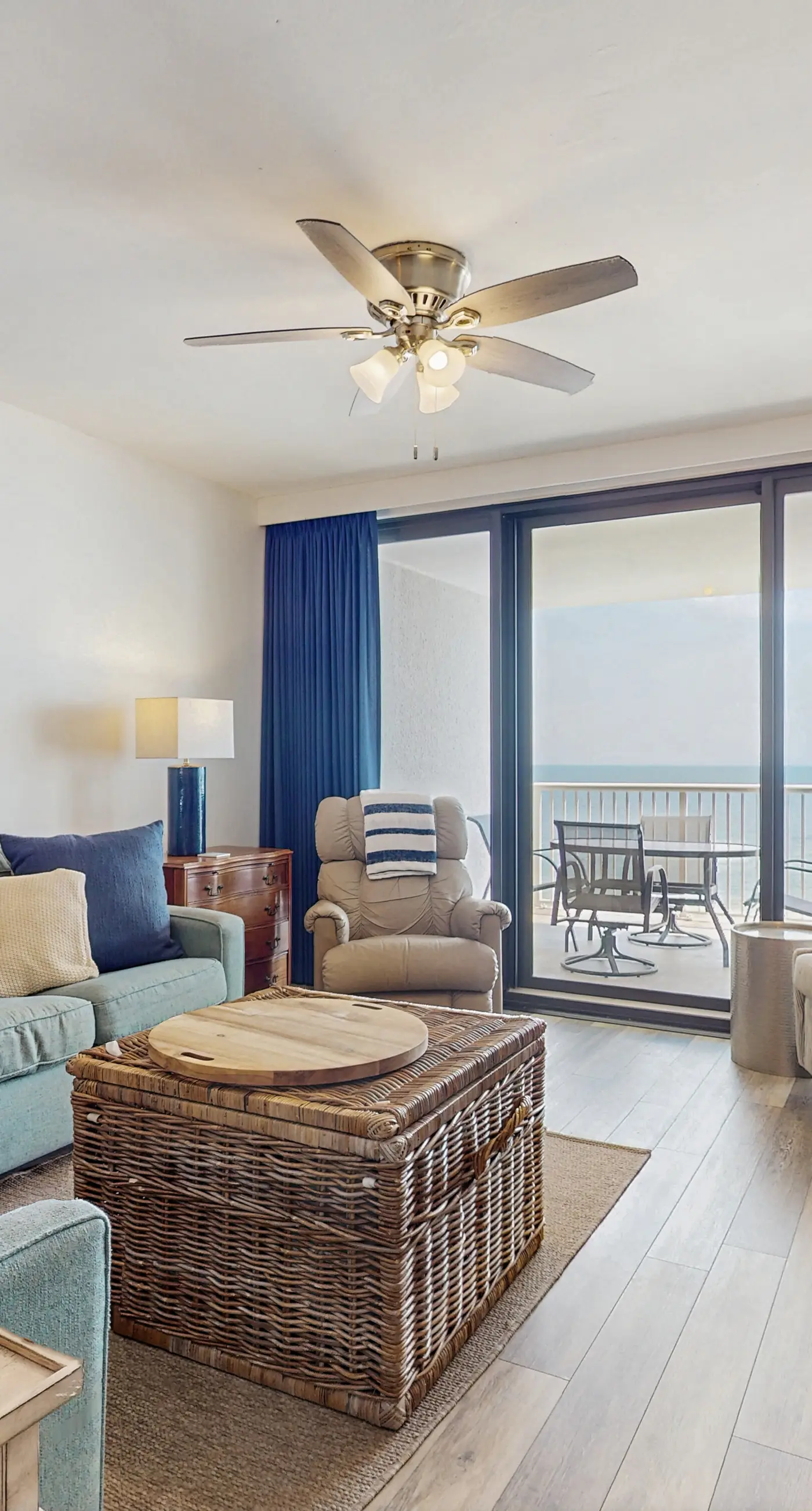 Emerald Coast condo with open layout, pools, hot tub & tennis